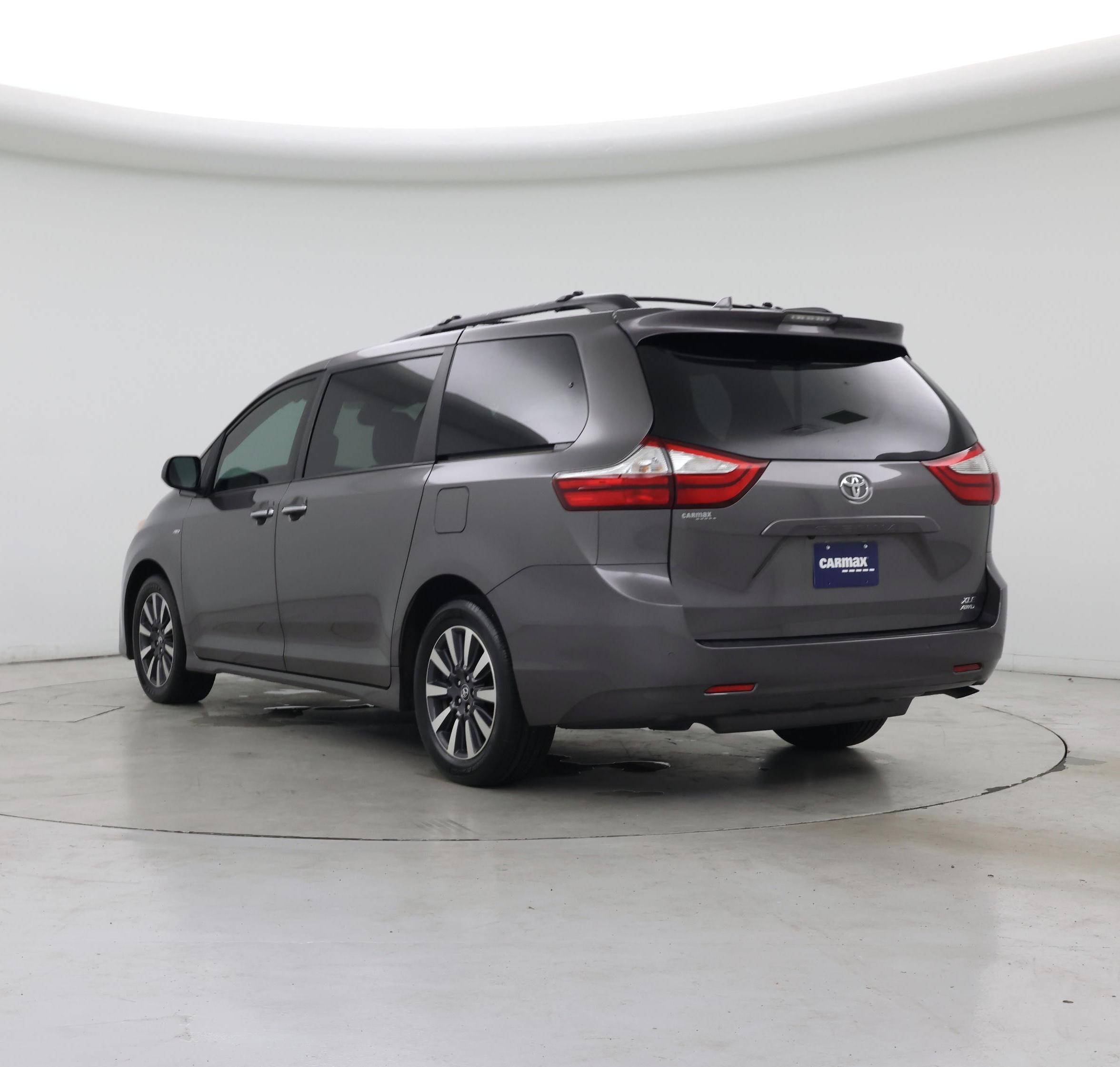 Thumbnail: 2018 Toyota Sienna - 2