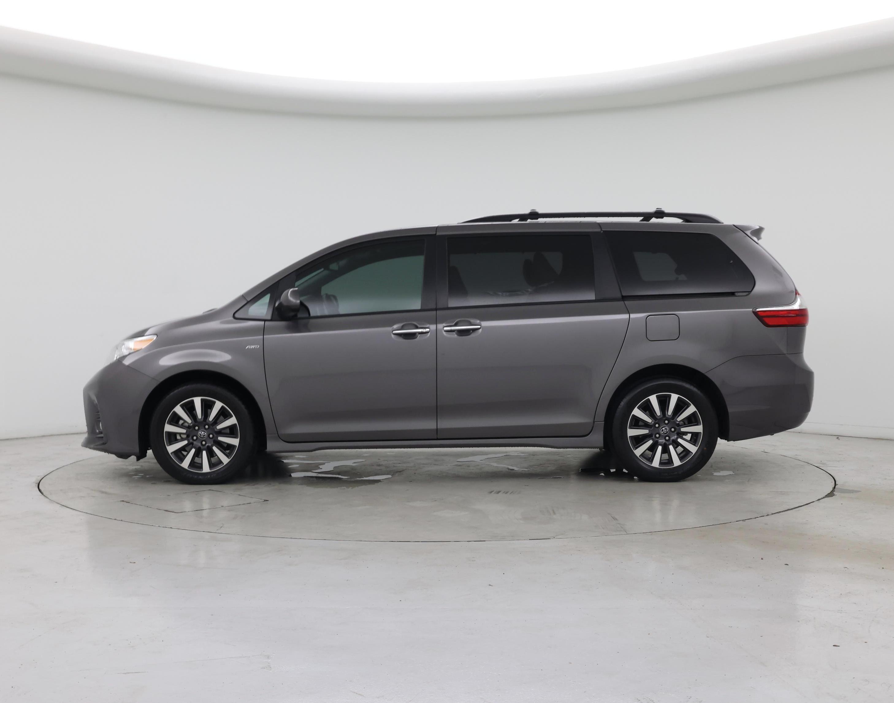 Thumbnail: 2018 Toyota Sienna - 3