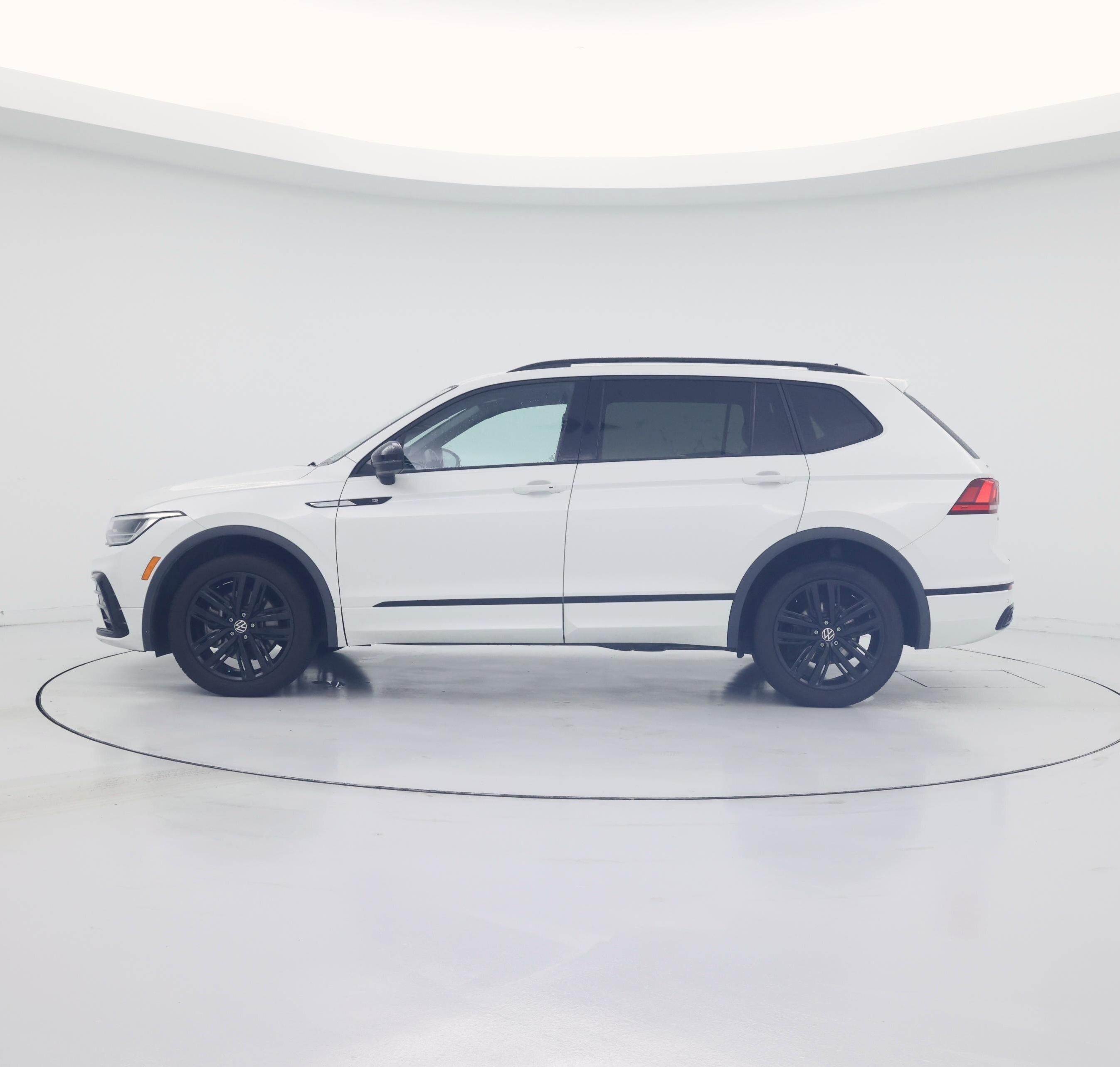 Thumbnail: 2022 Volkswagen Tiguan - 3