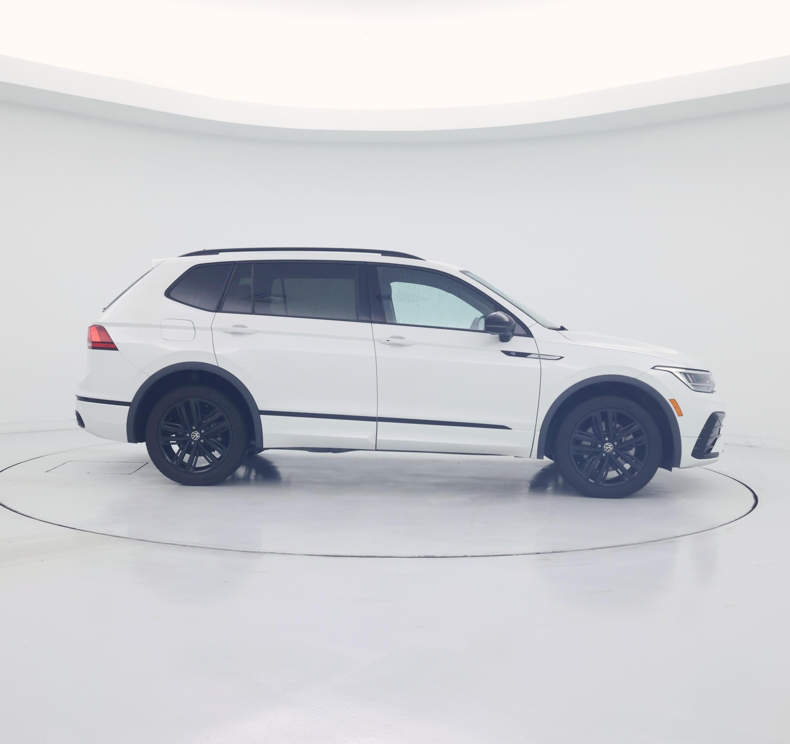 Thumbnail: 2022 Volkswagen Tiguan - 7