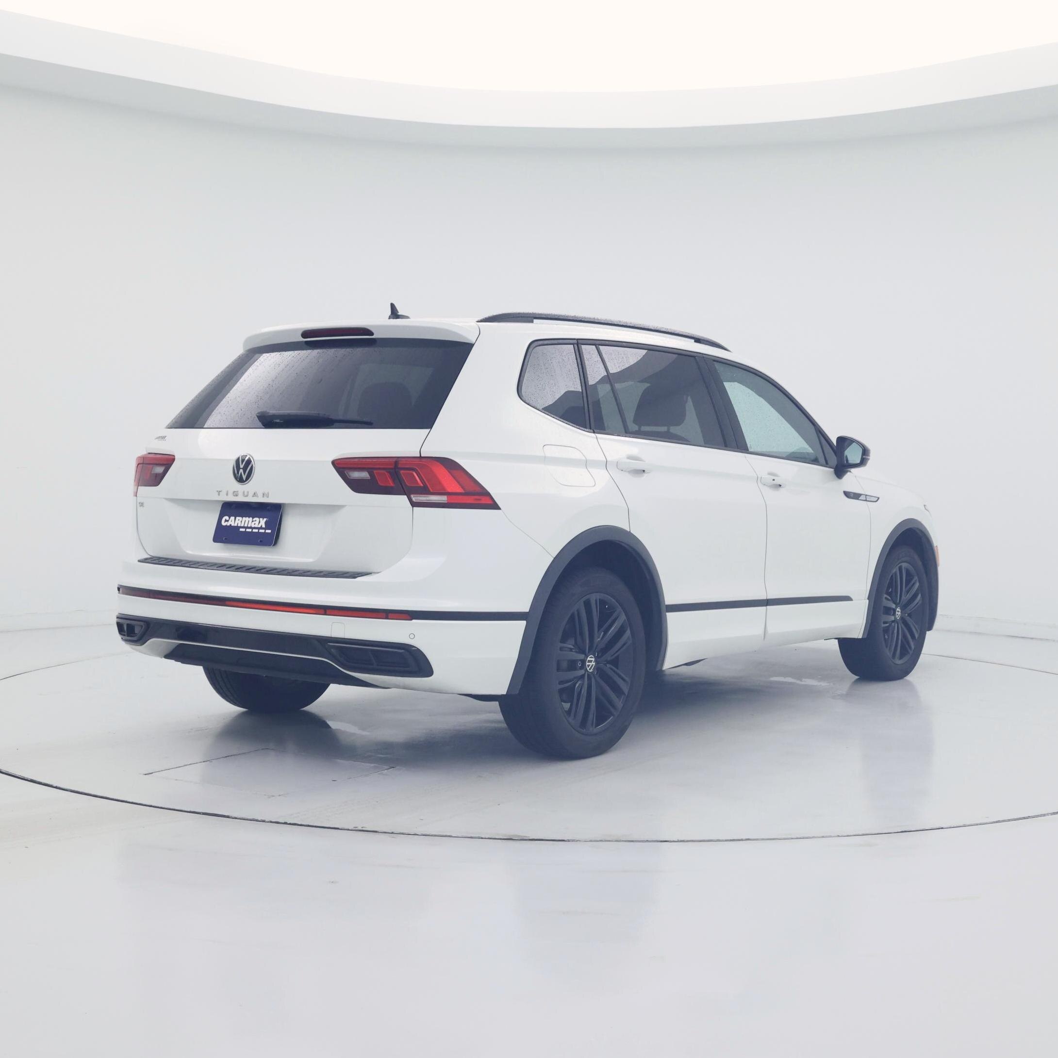 Thumbnail: 2022 Volkswagen Tiguan - 8