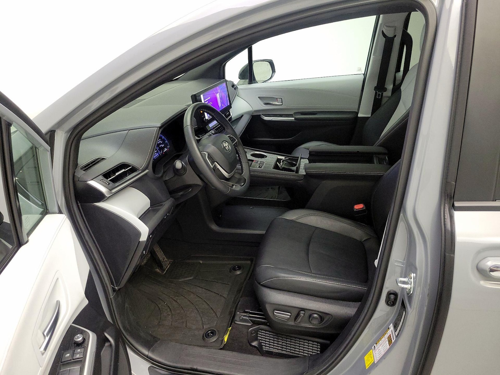 2025 Toyota Sienna XSE - Photo 12