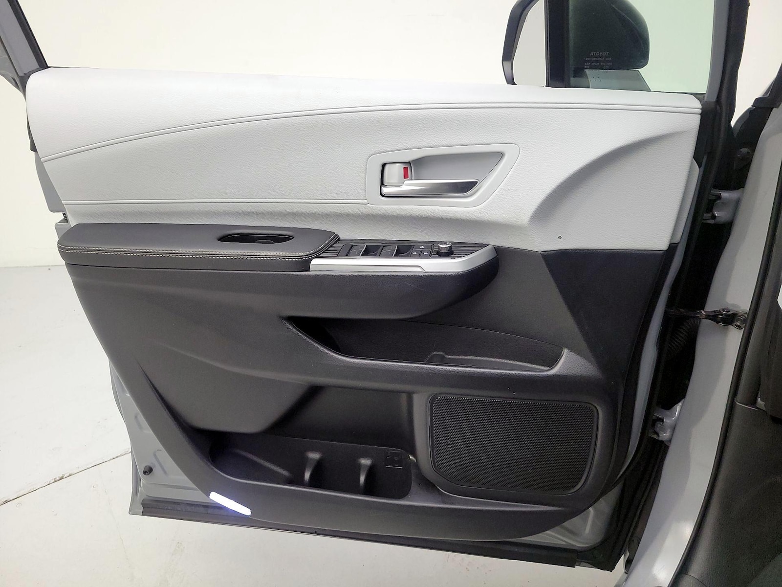 2025 Toyota Sienna XSE - Photo 13