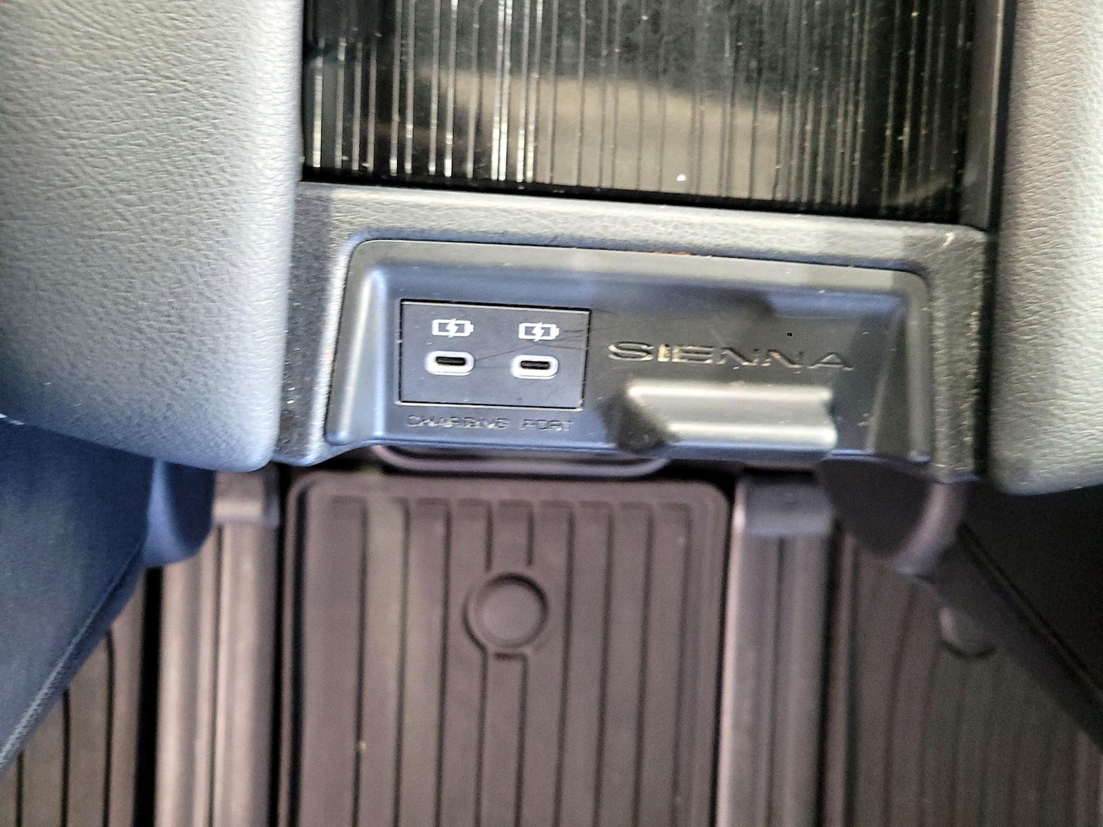 2025 Toyota Sienna XSE - Photo 20