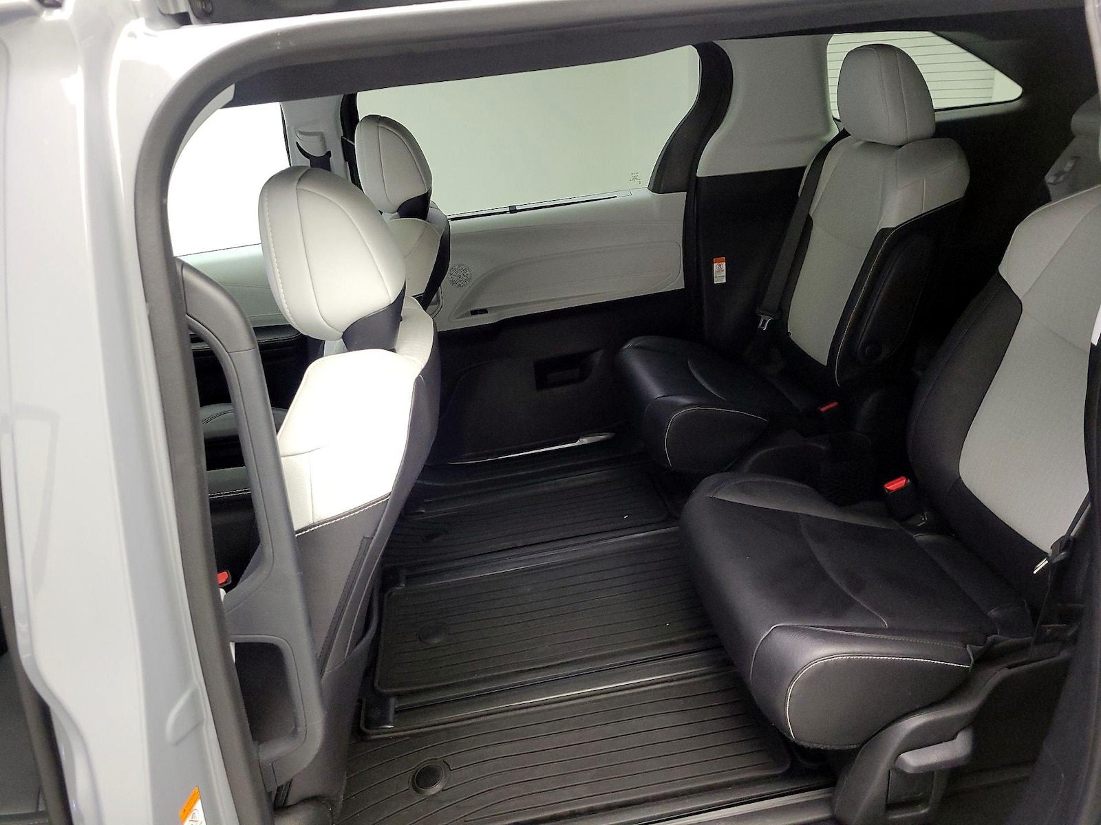 2025 Toyota Sienna XSE - Photo 22
