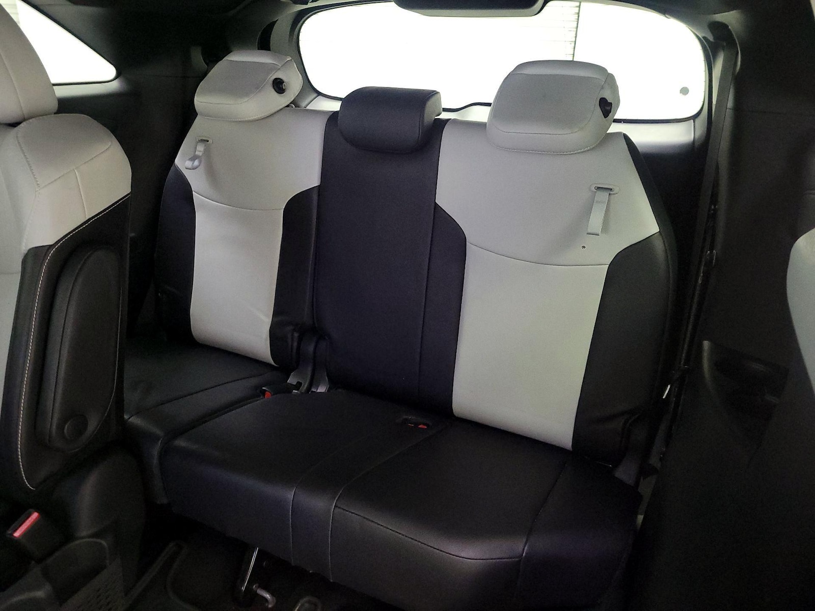 2025 Toyota Sienna XSE - Photo 23