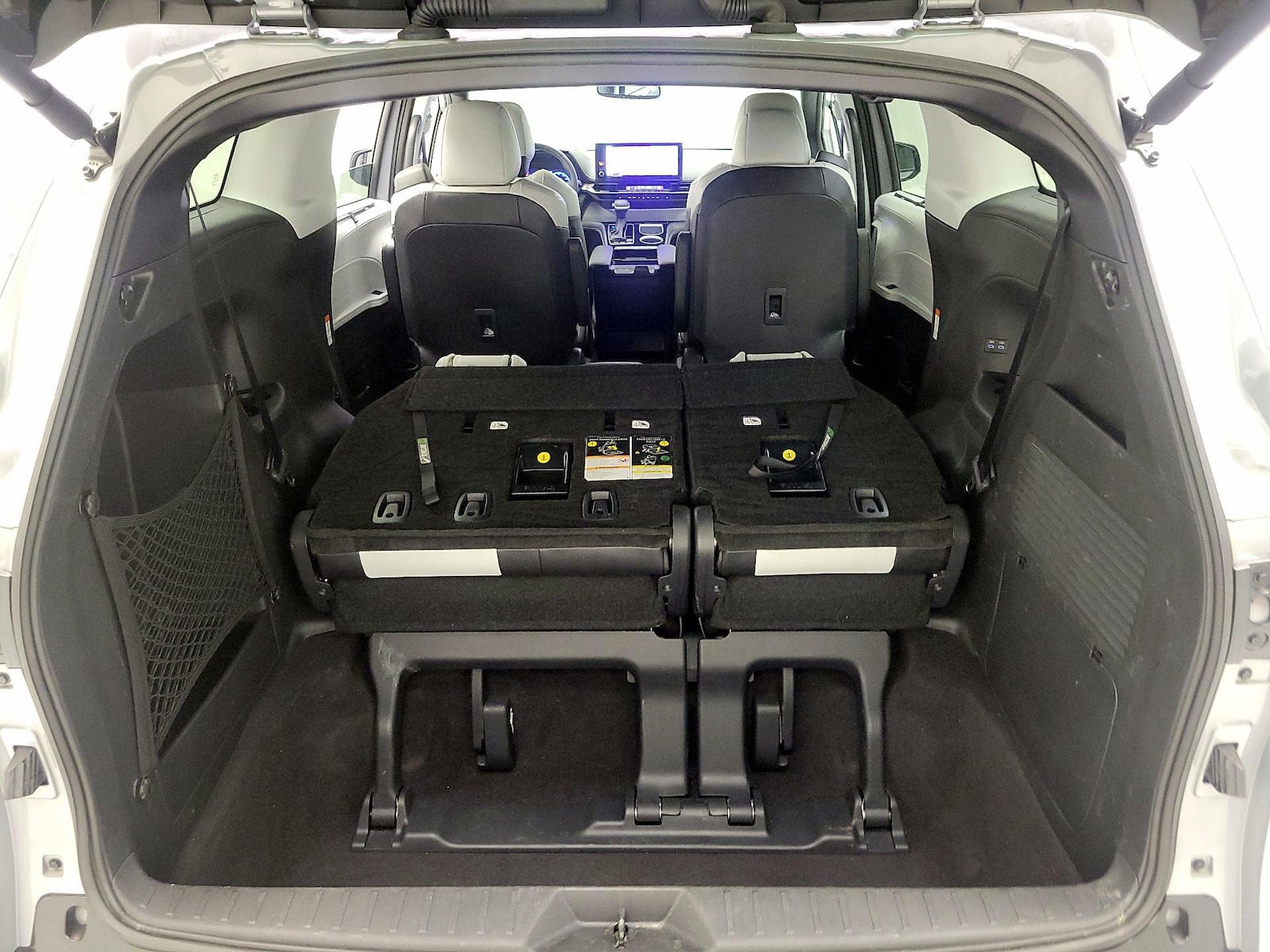 2025 Toyota Sienna XSE - Photo 25