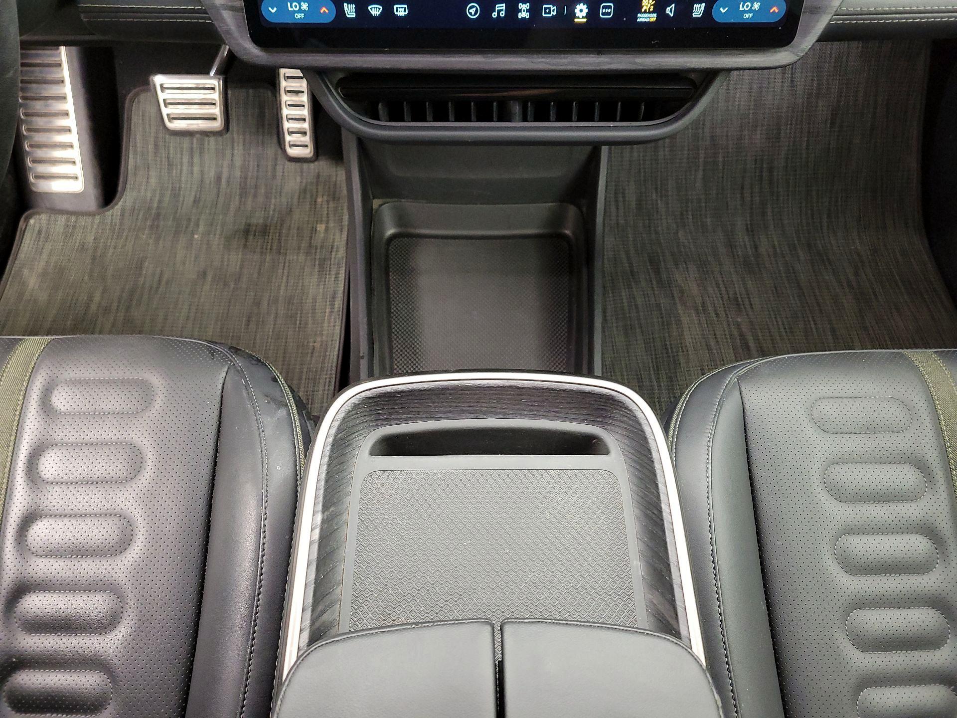 Thumbnail: 2023 Rivian R1S - 17