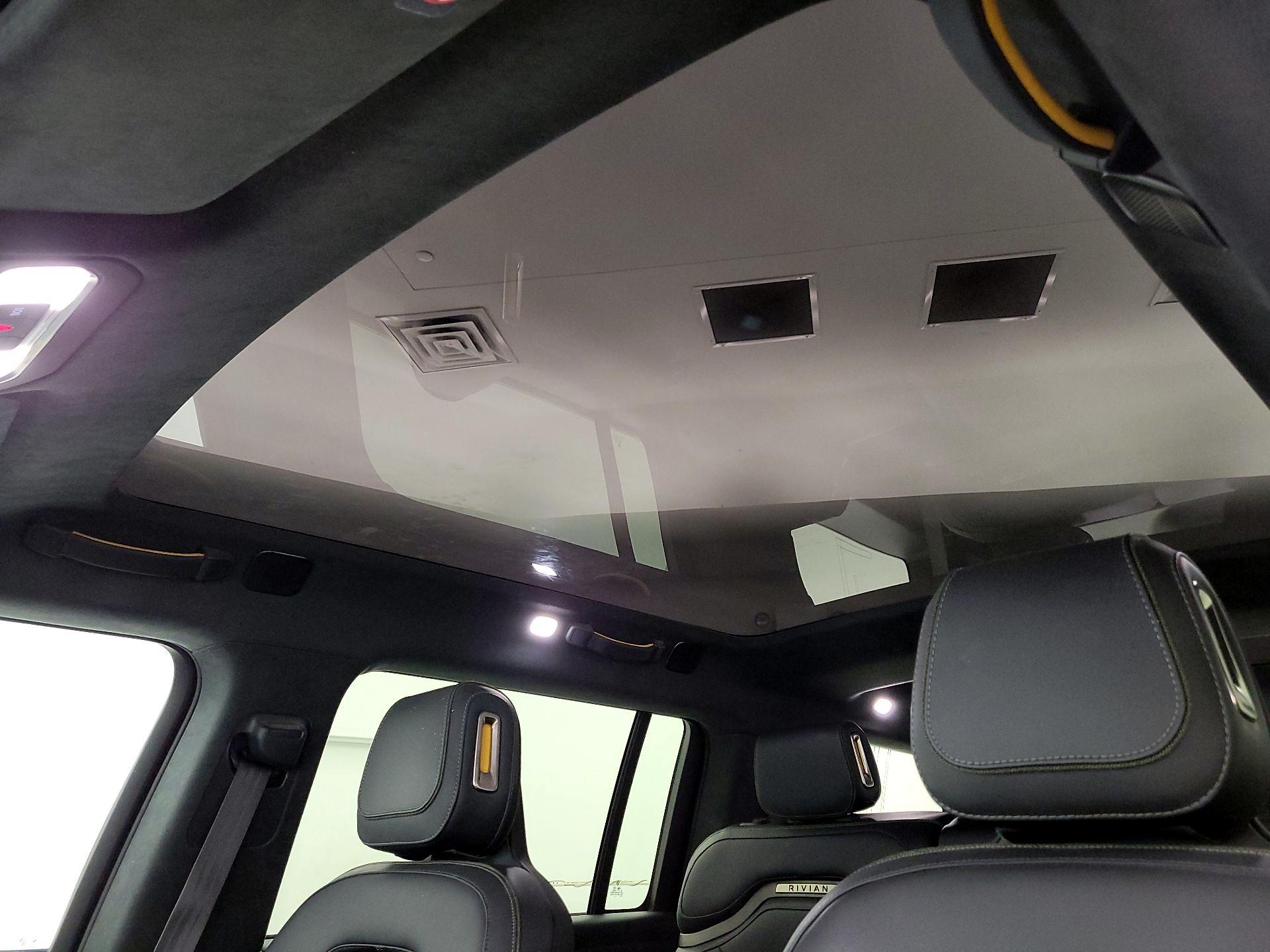 Thumbnail: 2023 Rivian R1S - 19