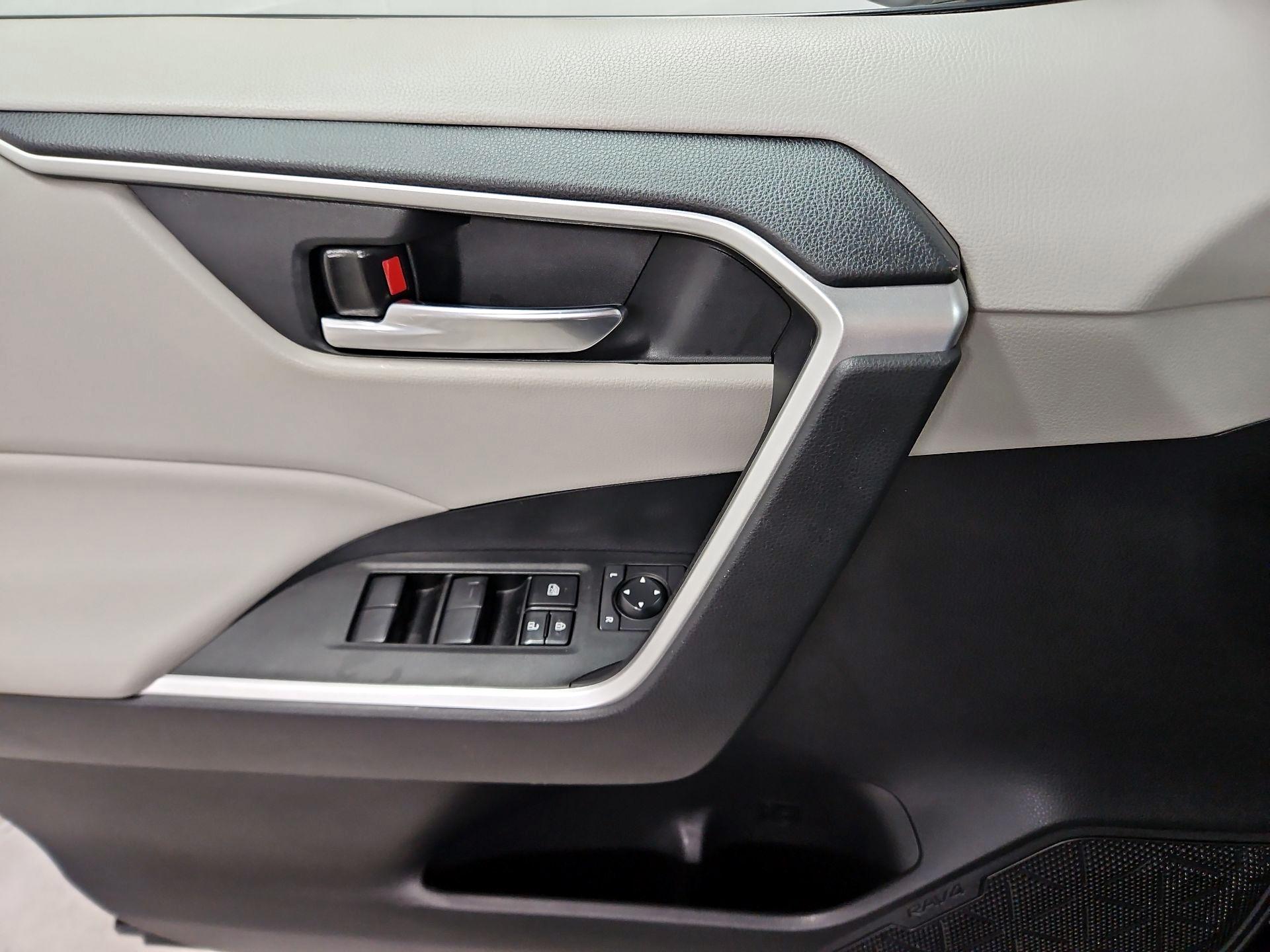 Thumbnail: 2021 Toyota RAV4 - 12