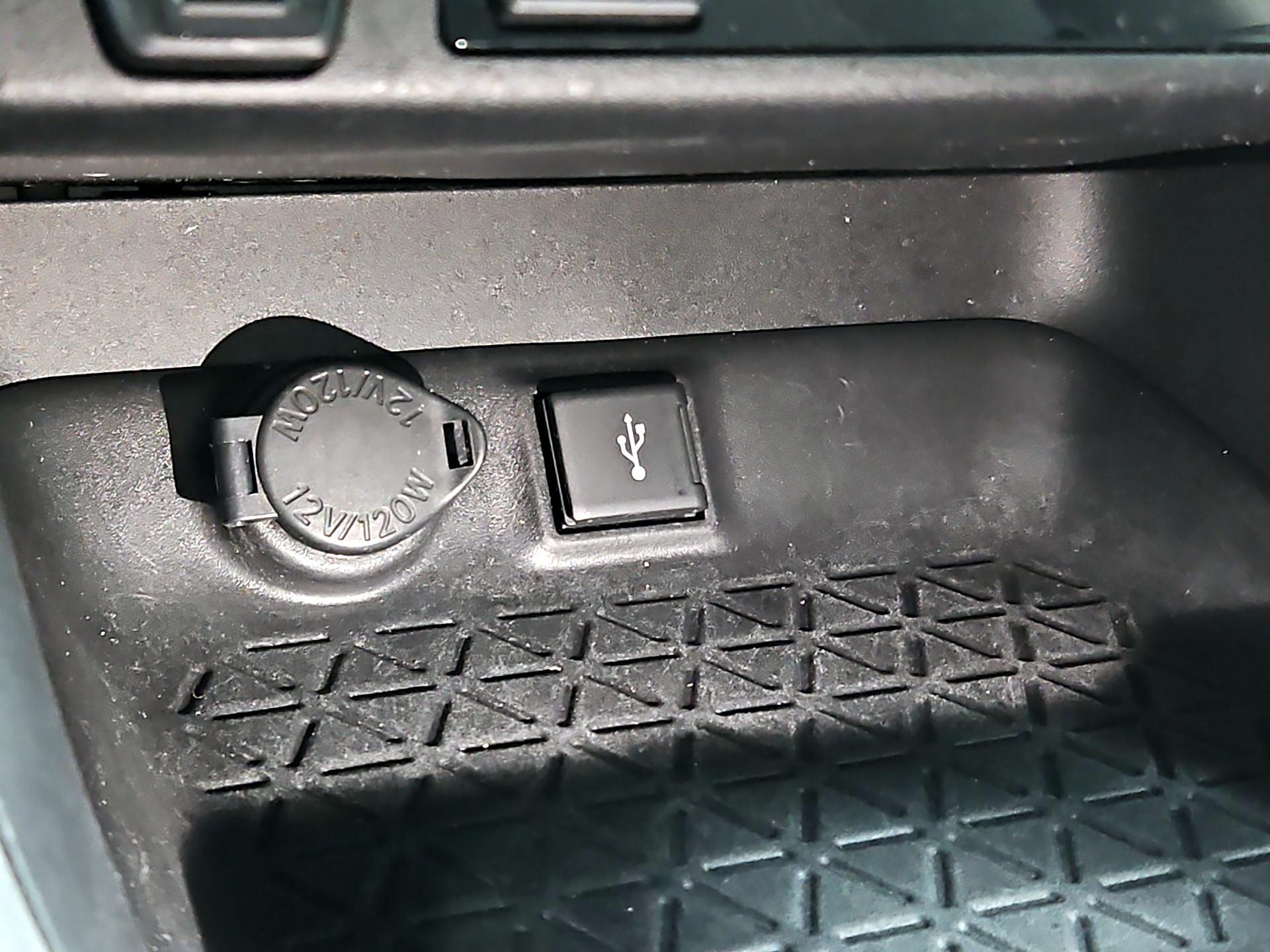 Thumbnail: 2021 Toyota RAV4 - 18