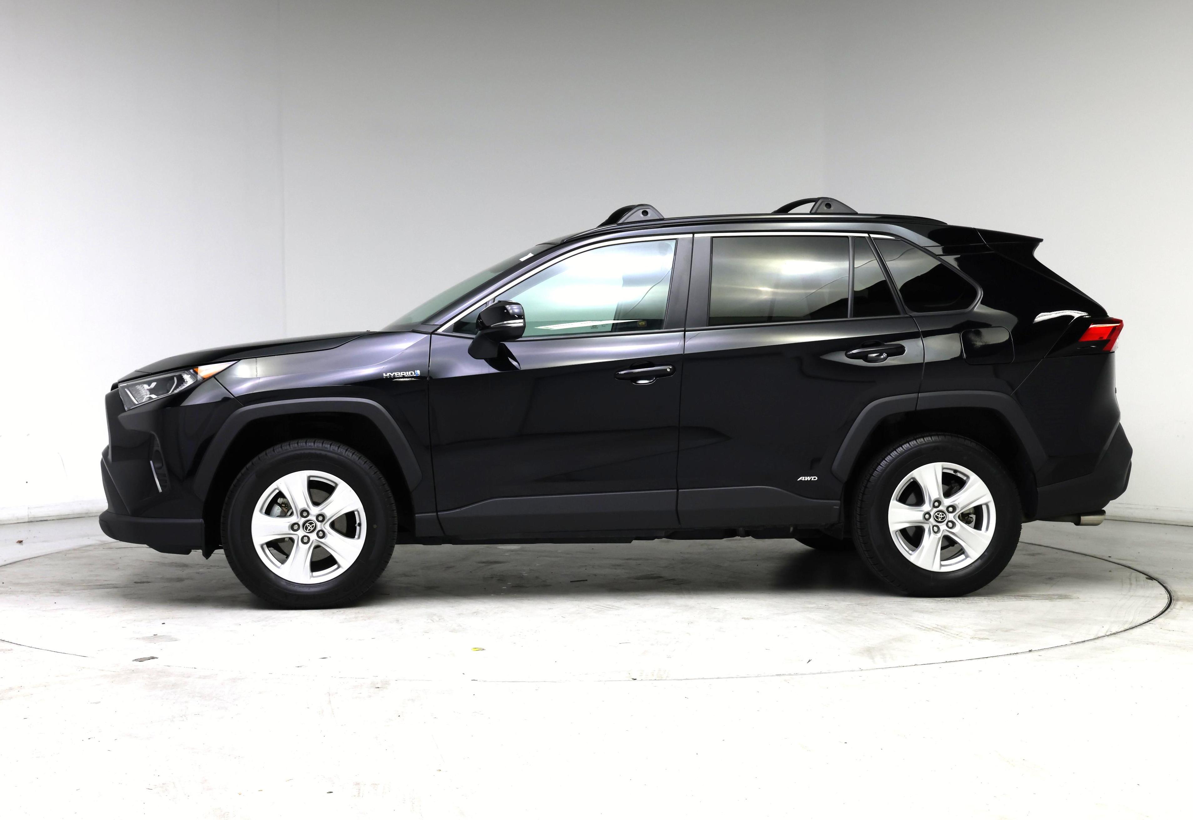 Thumbnail: 2021 Toyota RAV4 - 3