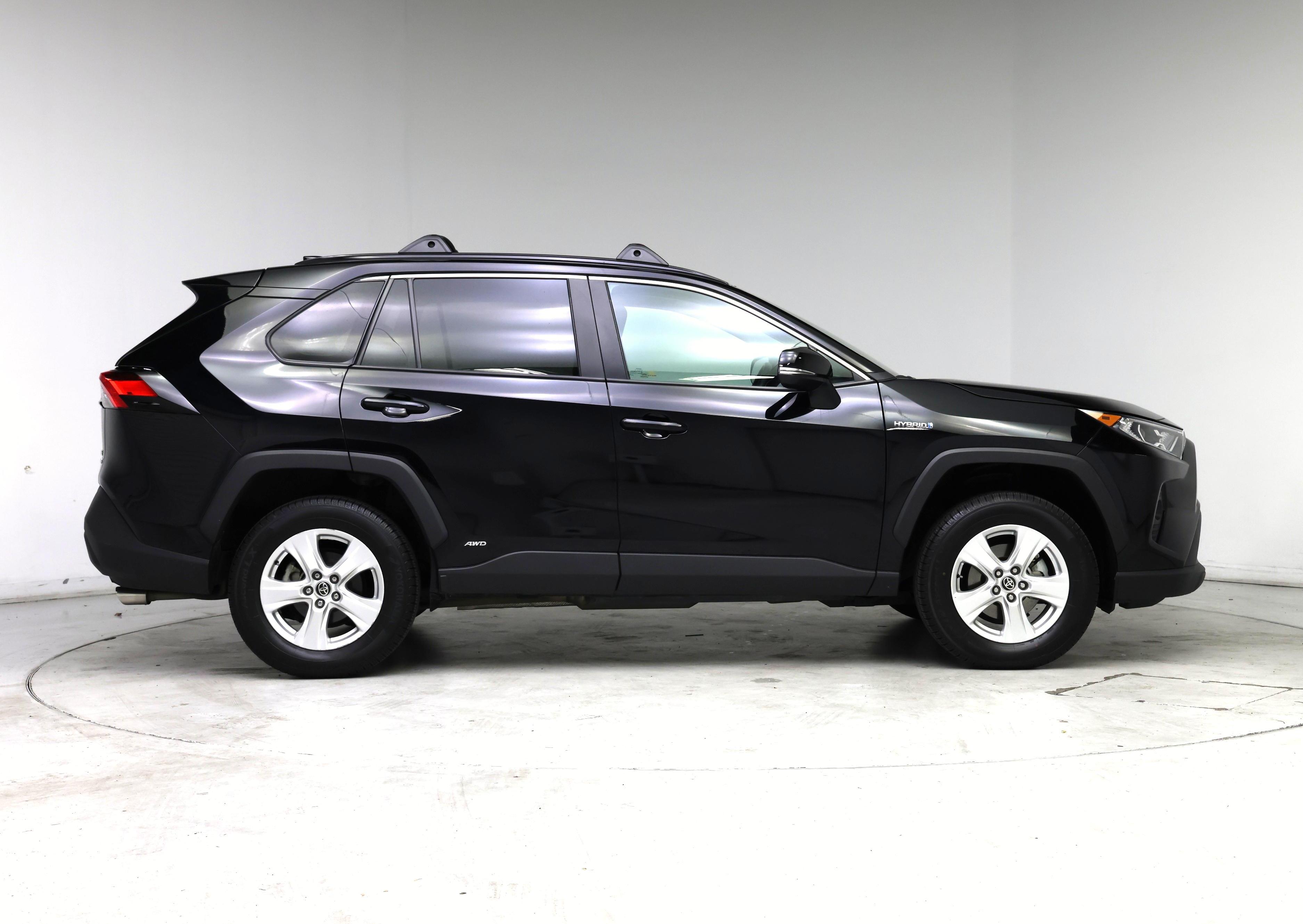 Thumbnail: 2021 Toyota RAV4 - 7