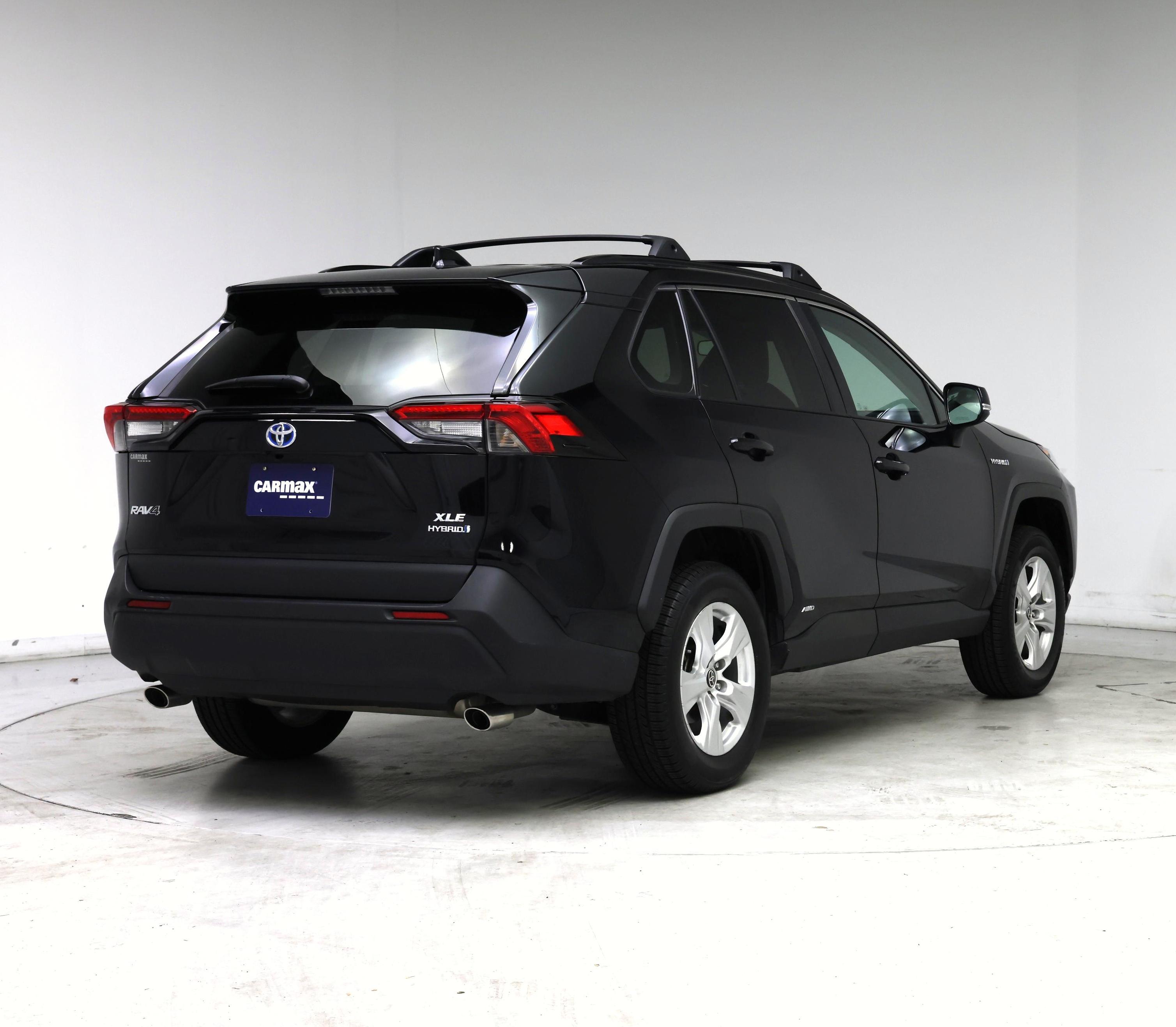 Thumbnail: 2021 Toyota RAV4 - 8