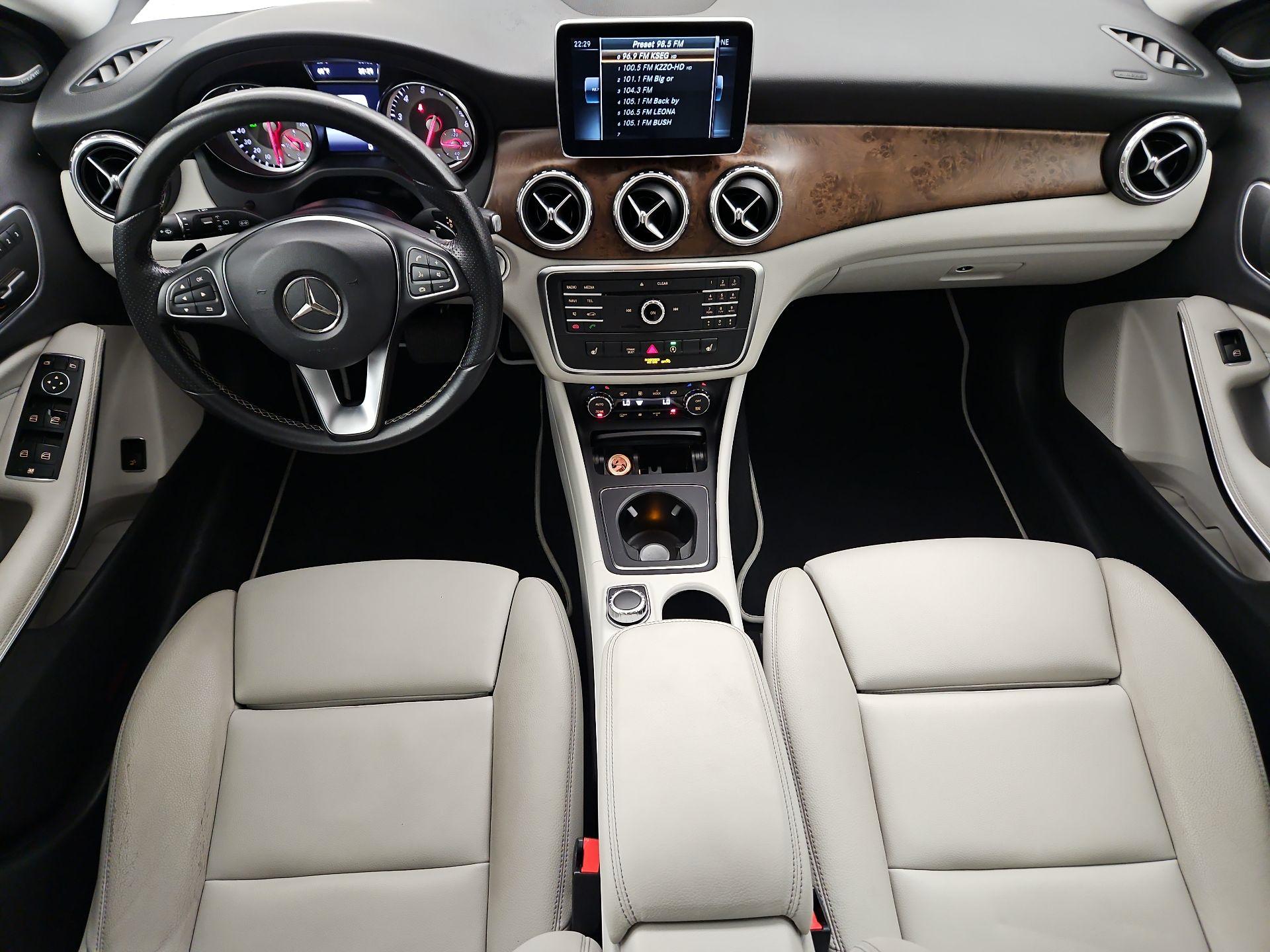 Thumbnail: 2016 Mercedes-Benz GLA - 9