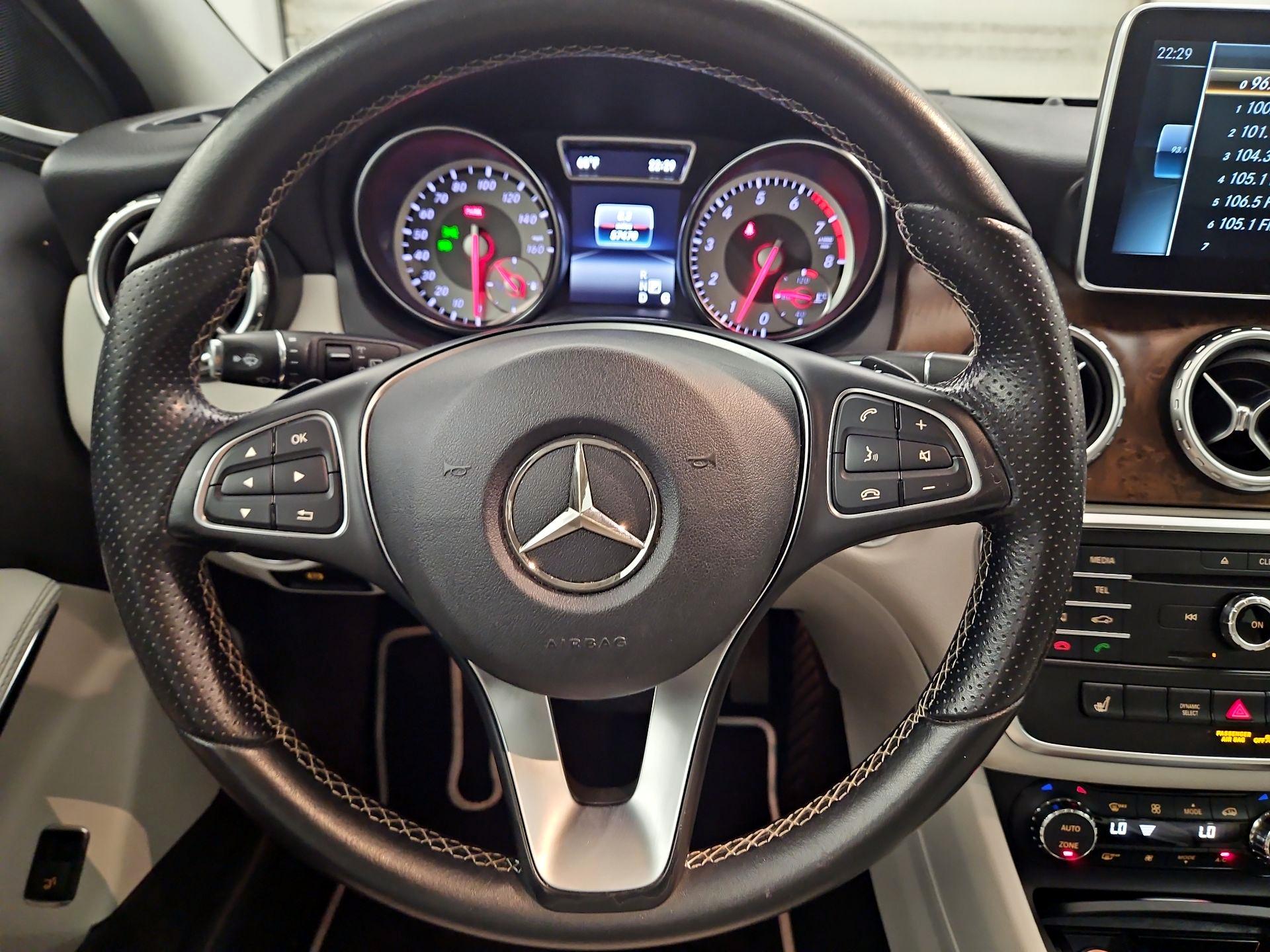 Thumbnail: 2016 Mercedes-Benz GLA - 10