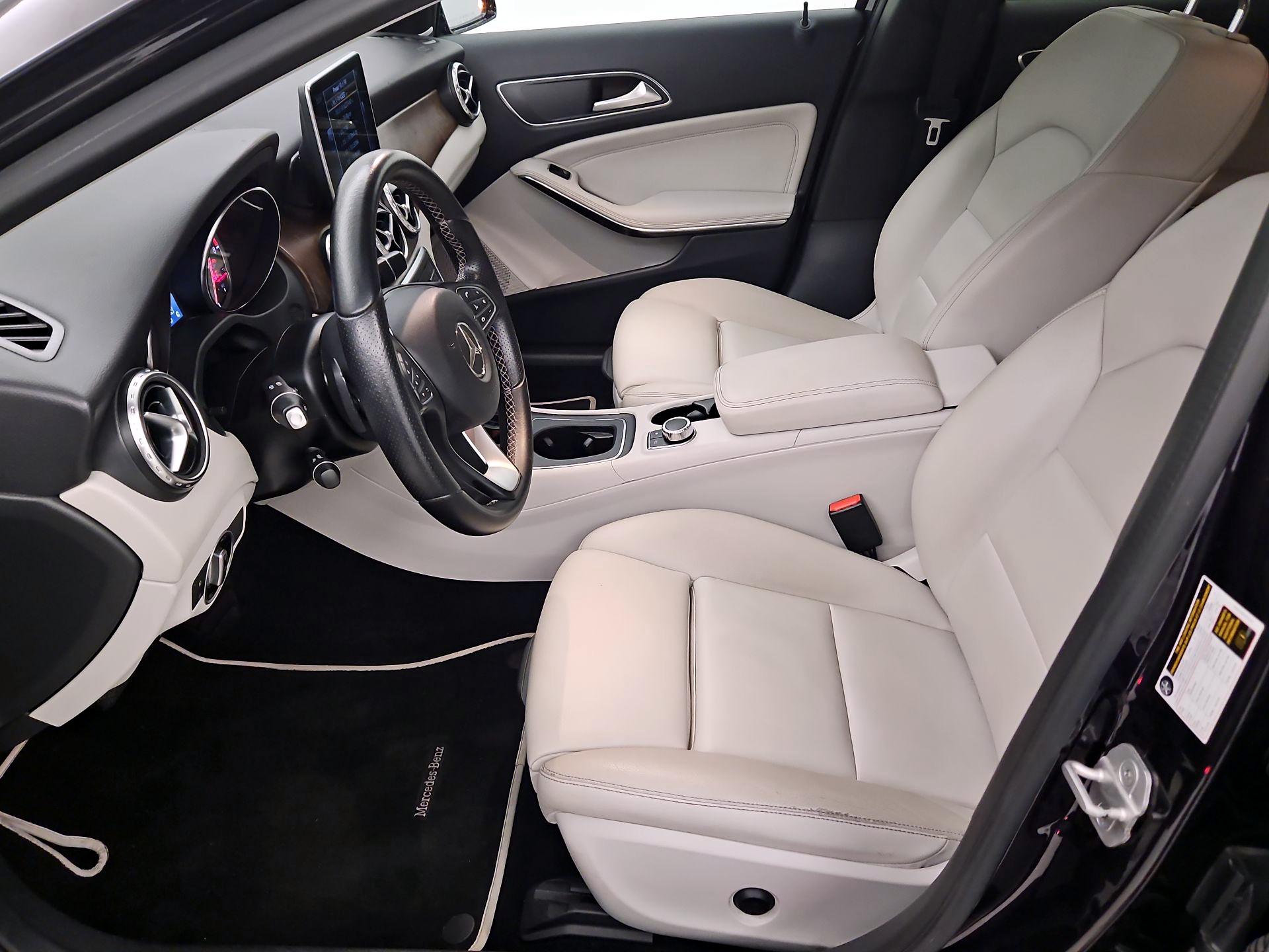 Thumbnail: 2016 Mercedes-Benz GLA - 11