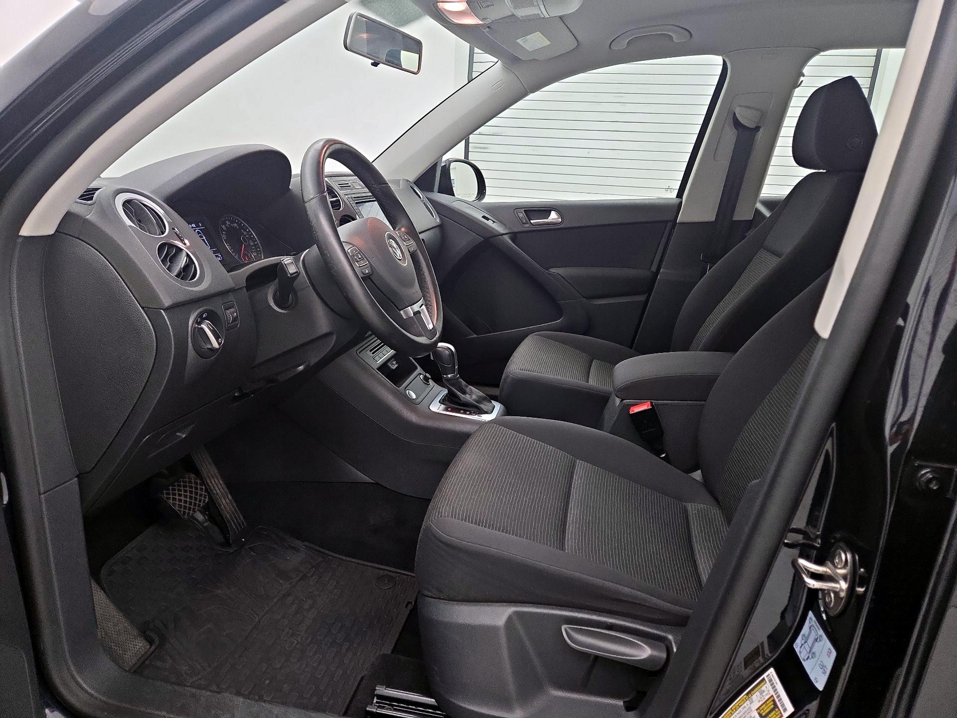 Thumbnail: 2017 Volkswagen Tiguan - 11