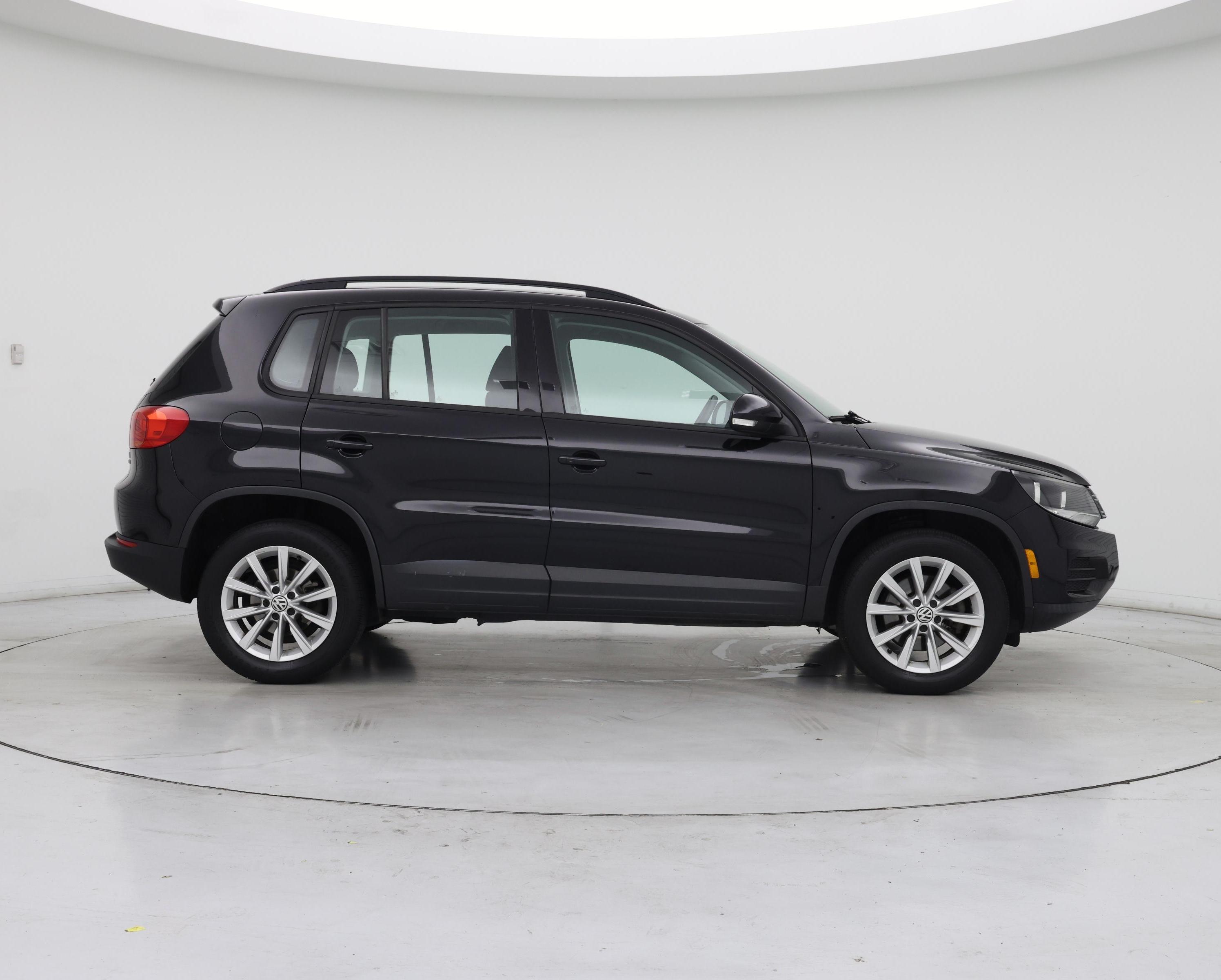 Thumbnail: 2017 Volkswagen Tiguan - 7