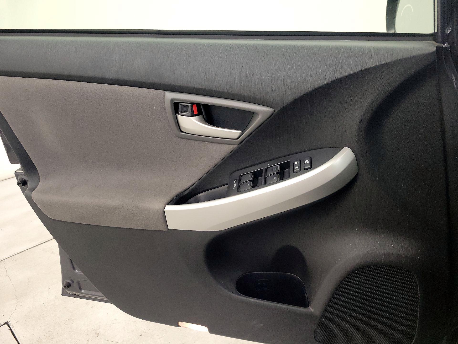 Thumbnail: 2015 Toyota Prius - 12