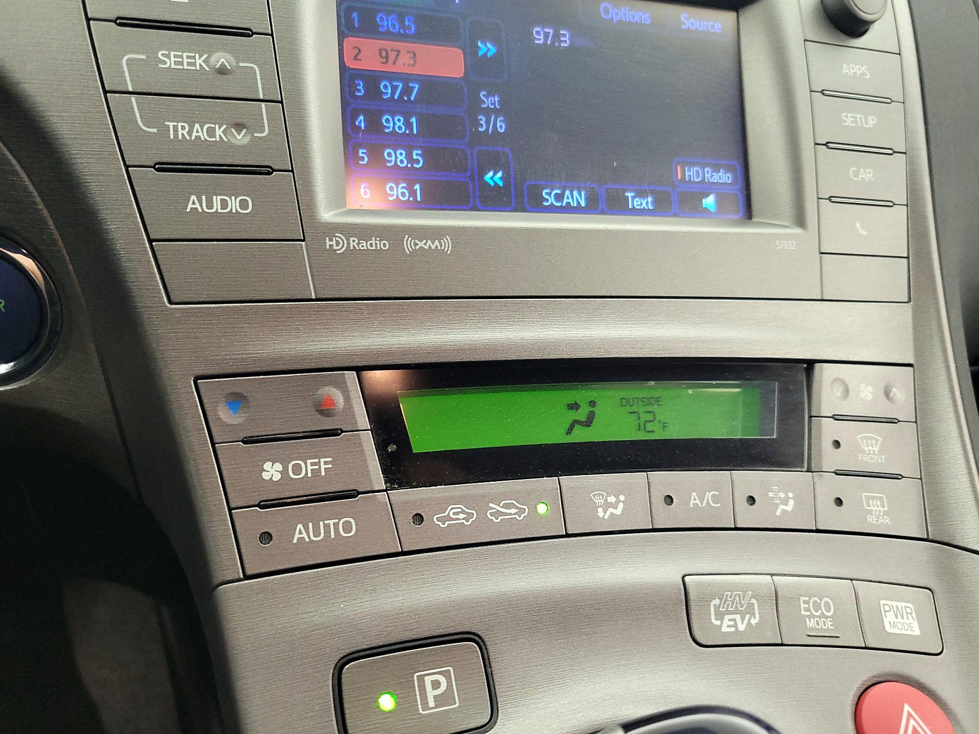 Thumbnail: 2015 Toyota Prius - 16