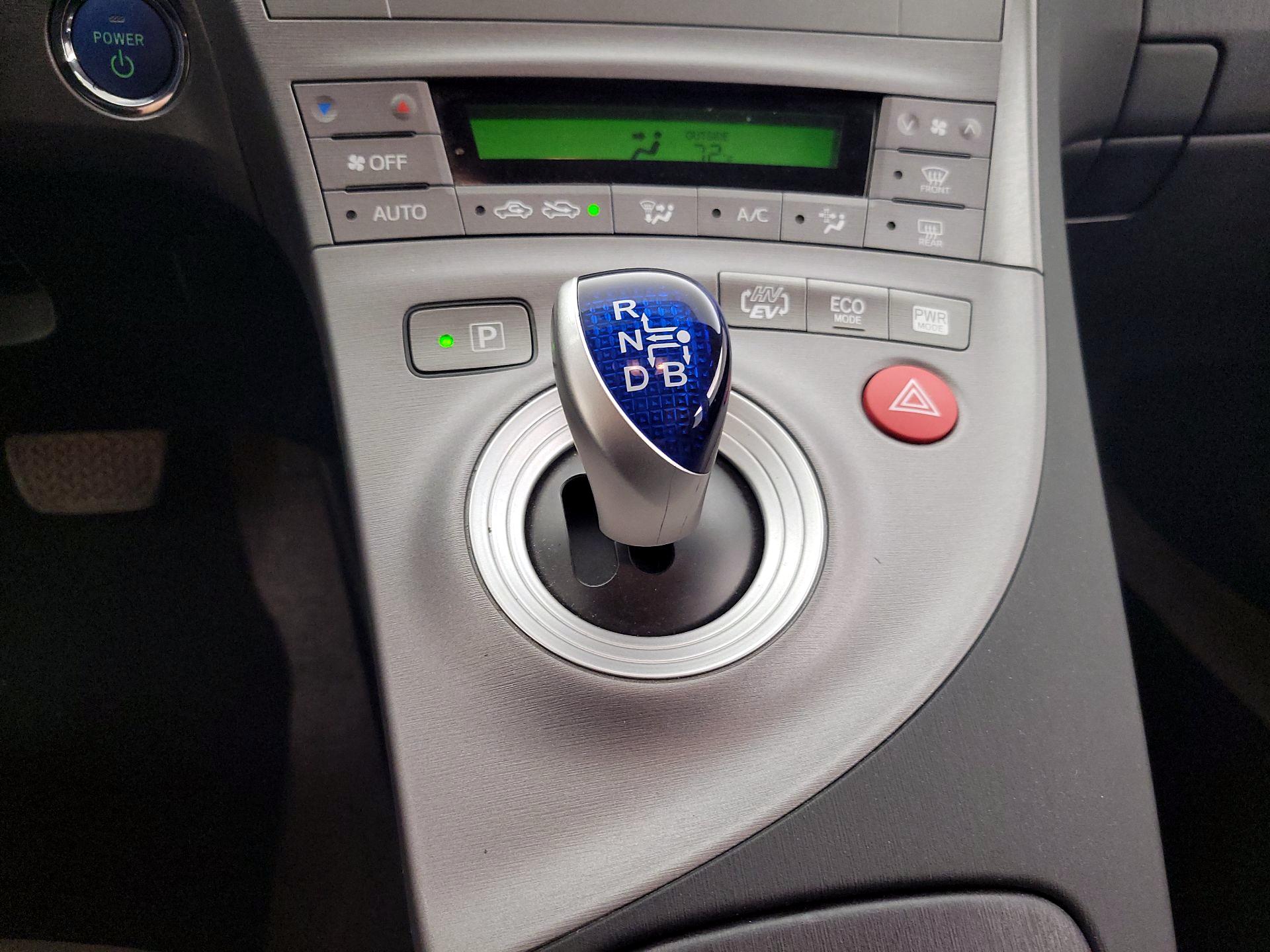 Thumbnail: 2015 Toyota Prius - 17