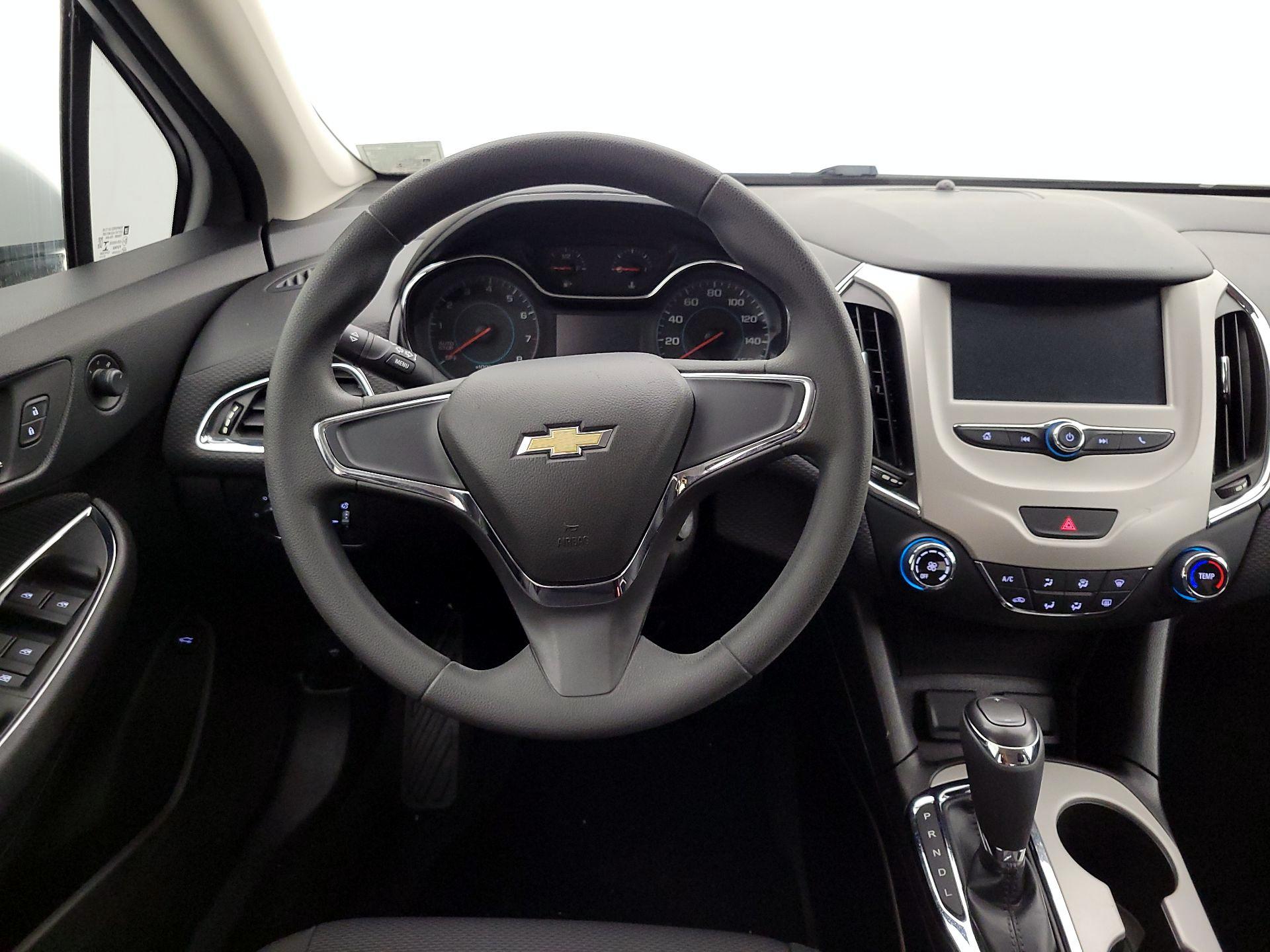 Thumbnail: 2017 Chevrolet Cruze - 10