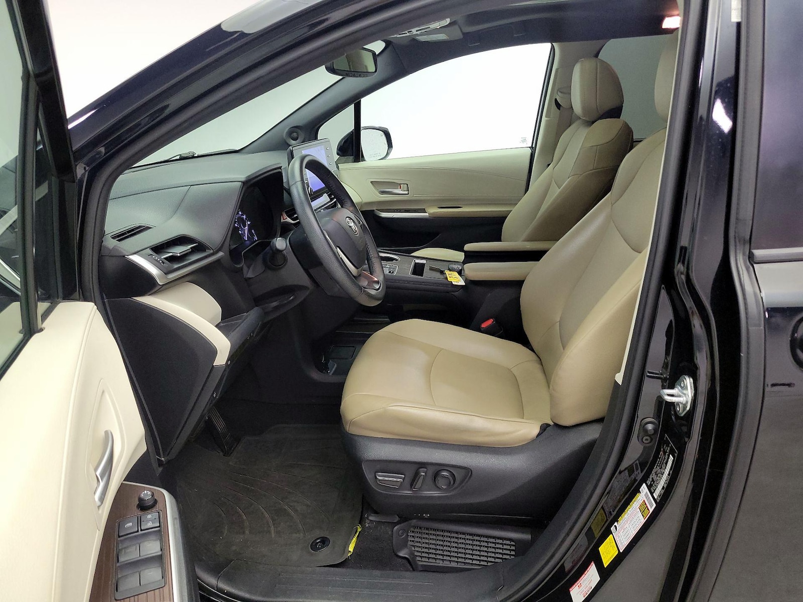 2021 Toyota Sienna XLE - Photo 10