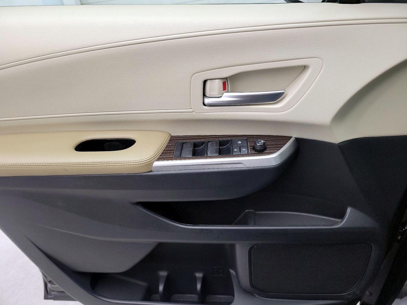 2021 Toyota Sienna XLE - Photo 11