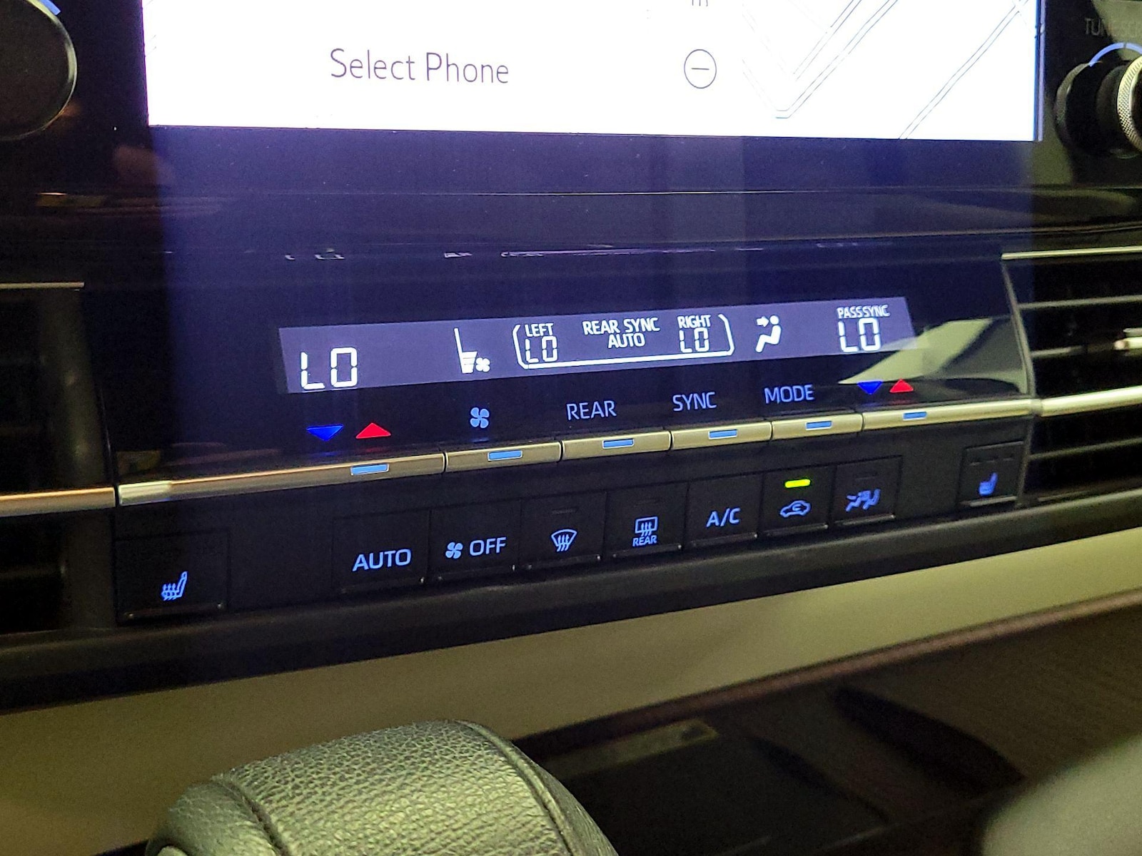 2021 Toyota Sienna XLE - Photo 16