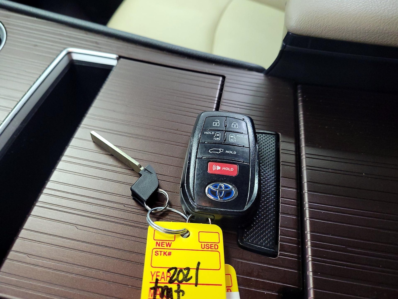 2021 Toyota Sienna XLE - Photo 25