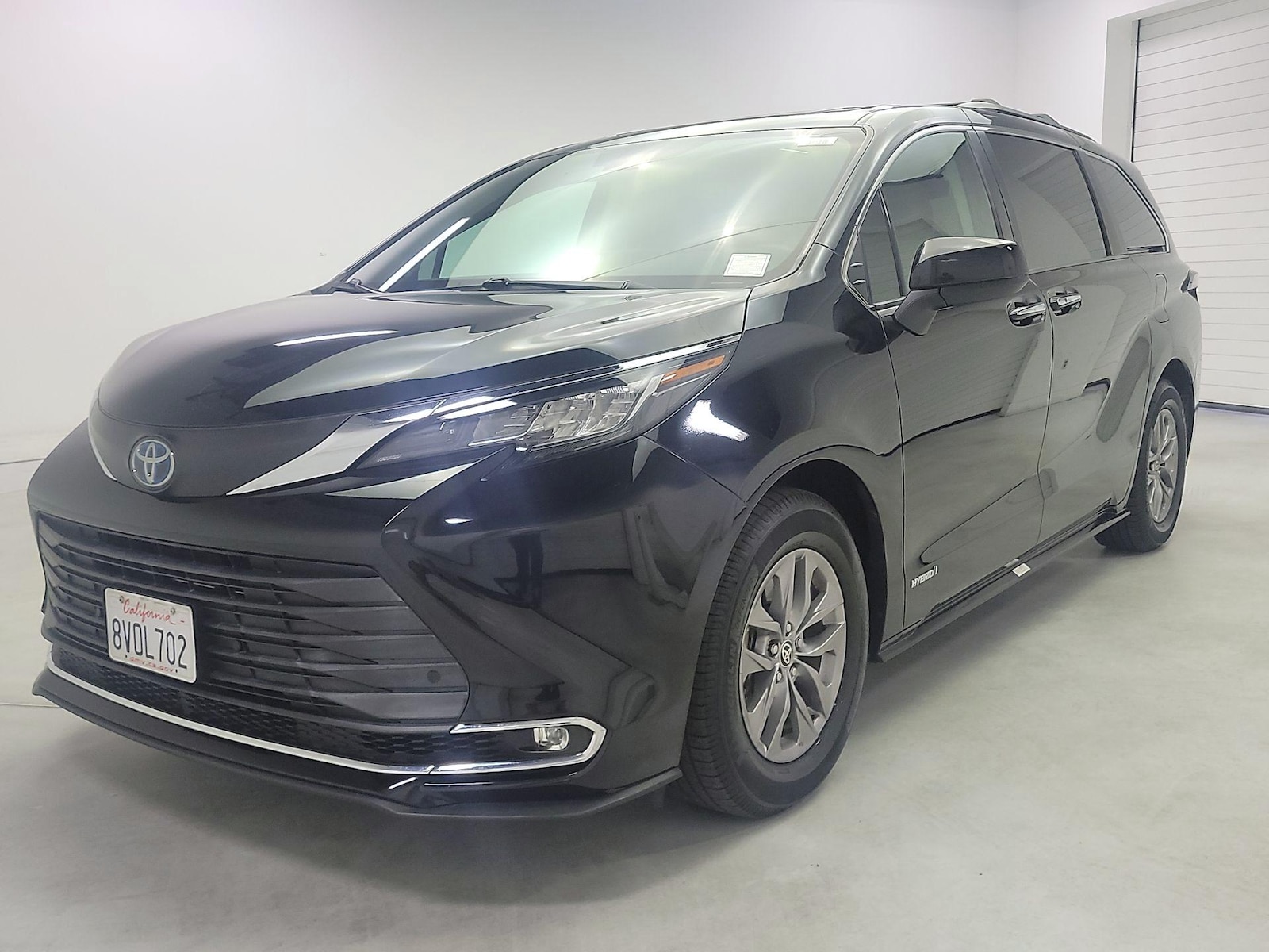 2021 Toyota Sienna XLE - Photo 3