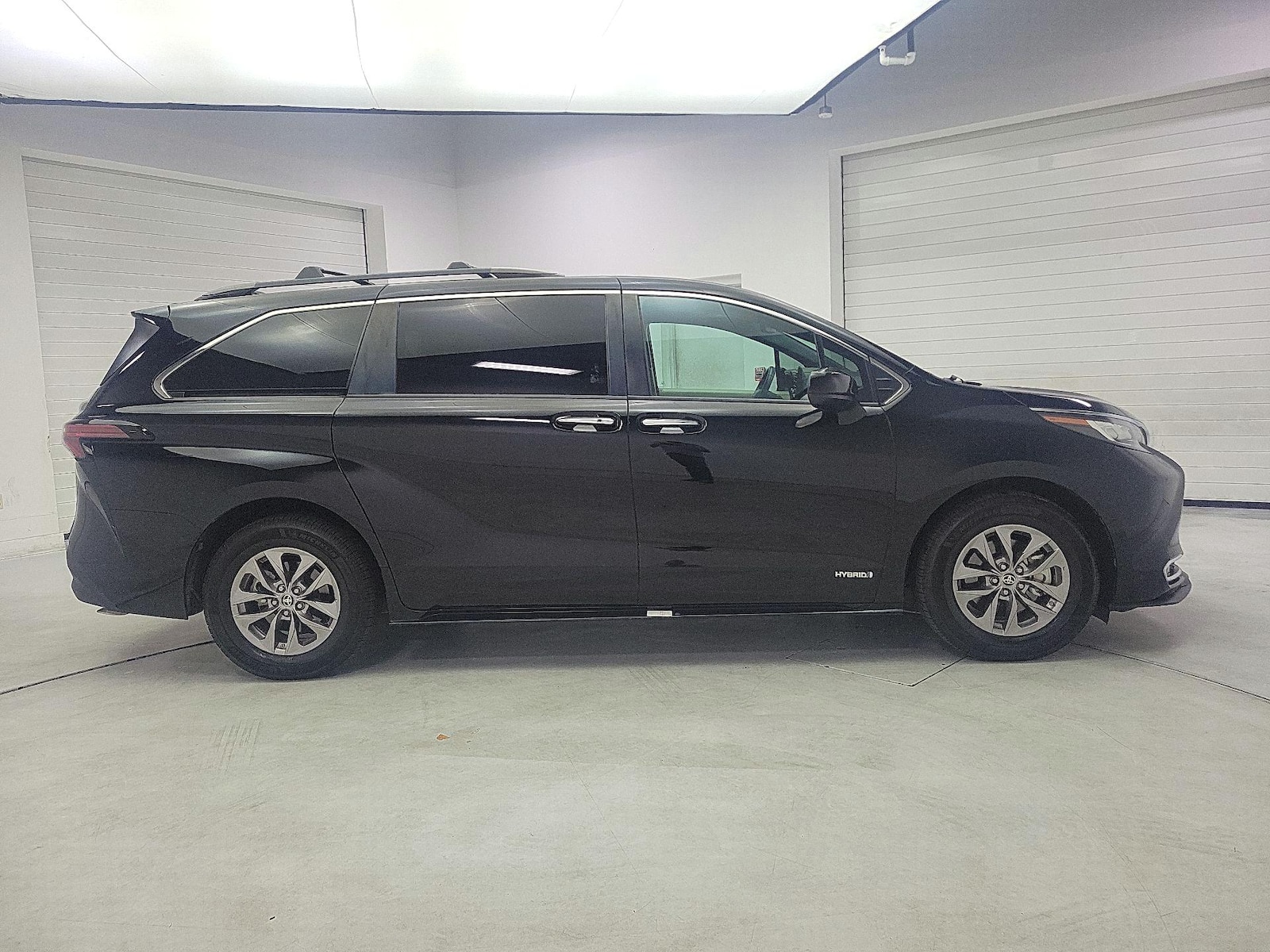 2021 Toyota Sienna XLE - Photo 4