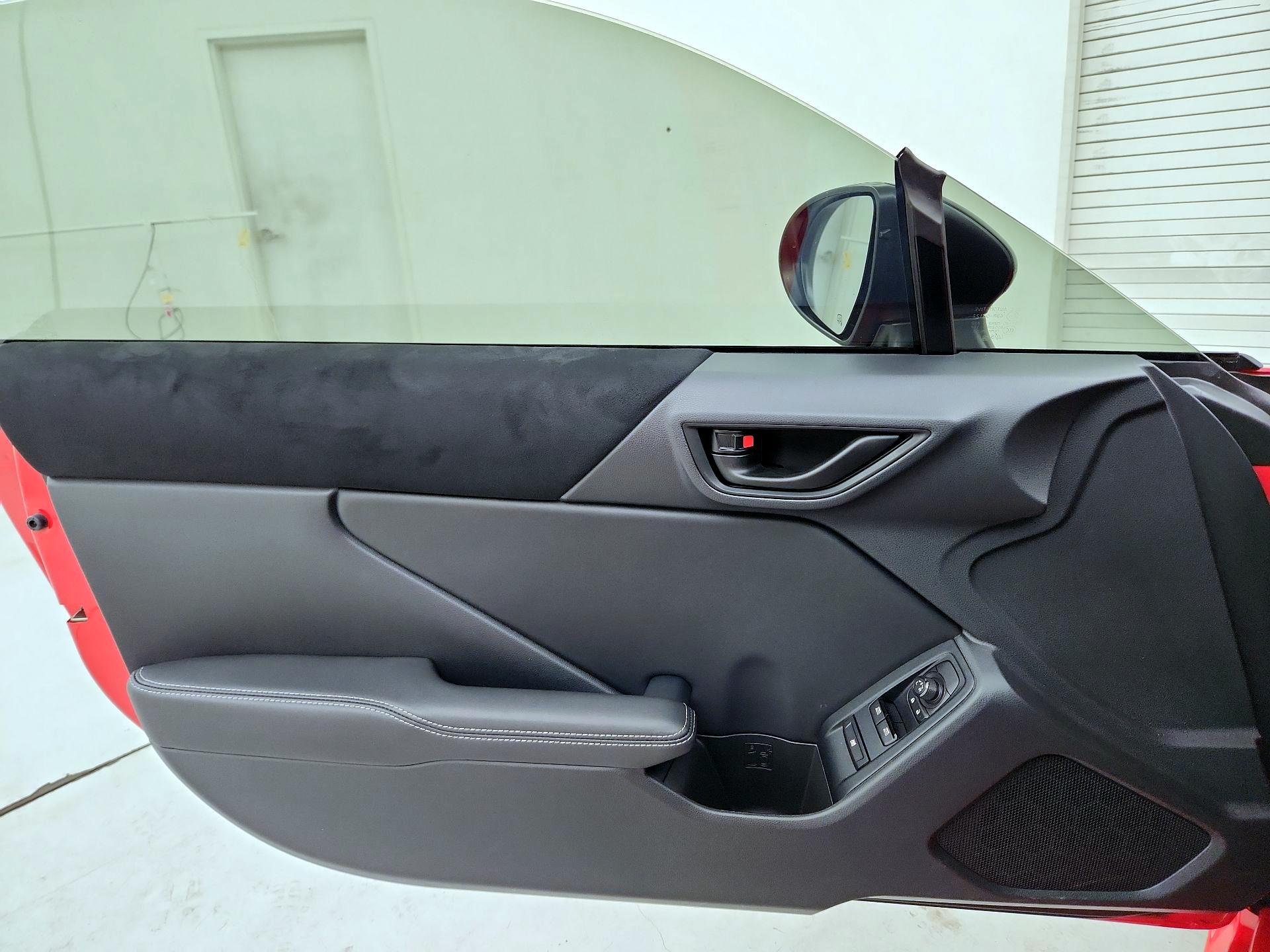 Thumbnail: 2025 Toyota GR86 - 12