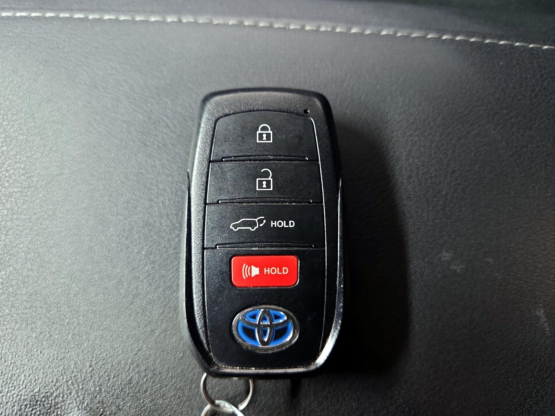 Thumbnail: 2021 Toyota Venza - 16