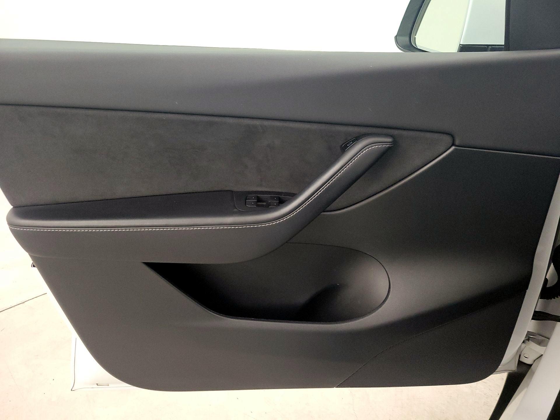 Thumbnail: 2022 Tesla Model Y - 12