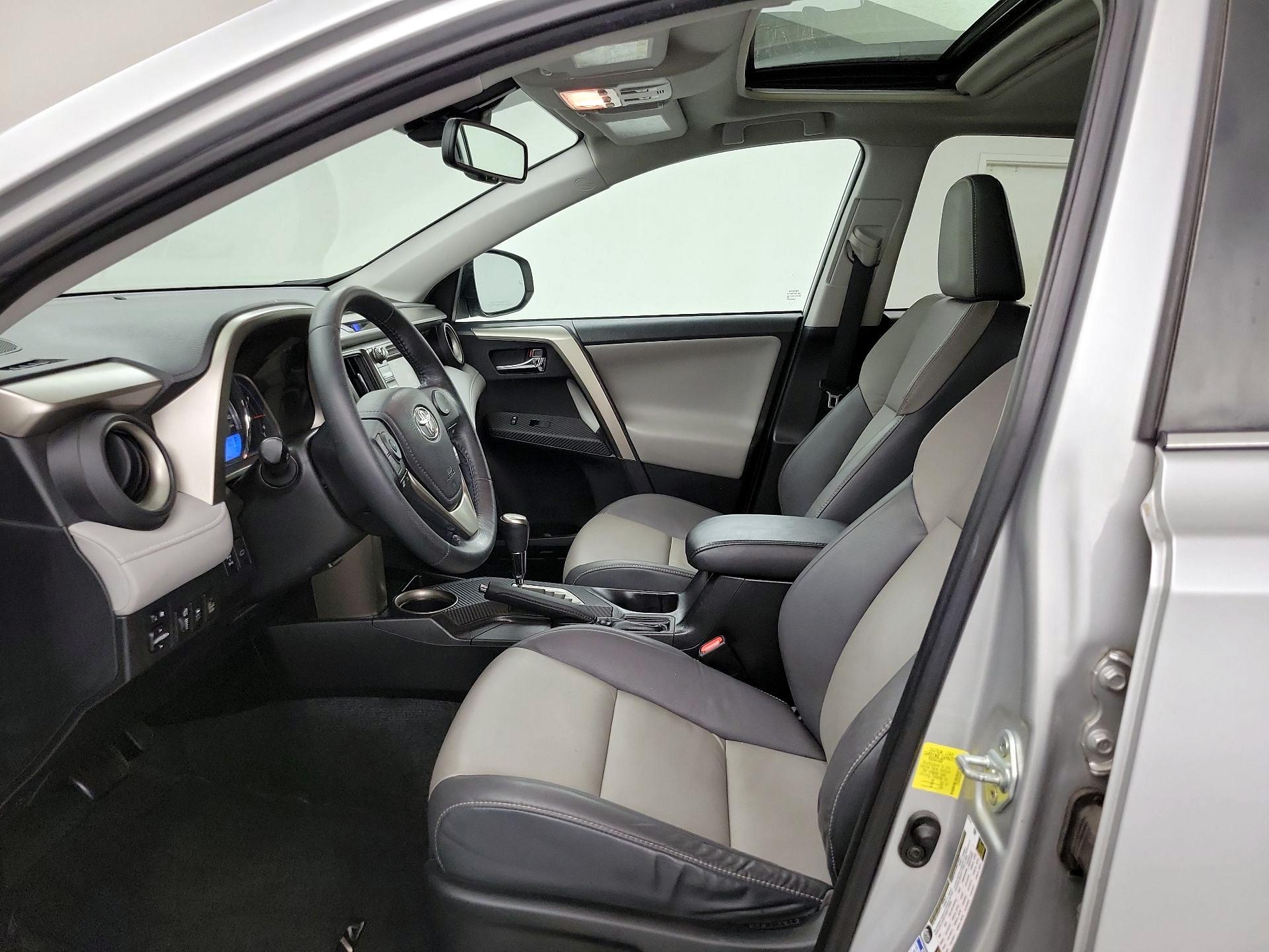 Thumbnail: 2015 Toyota RAV4 - 11