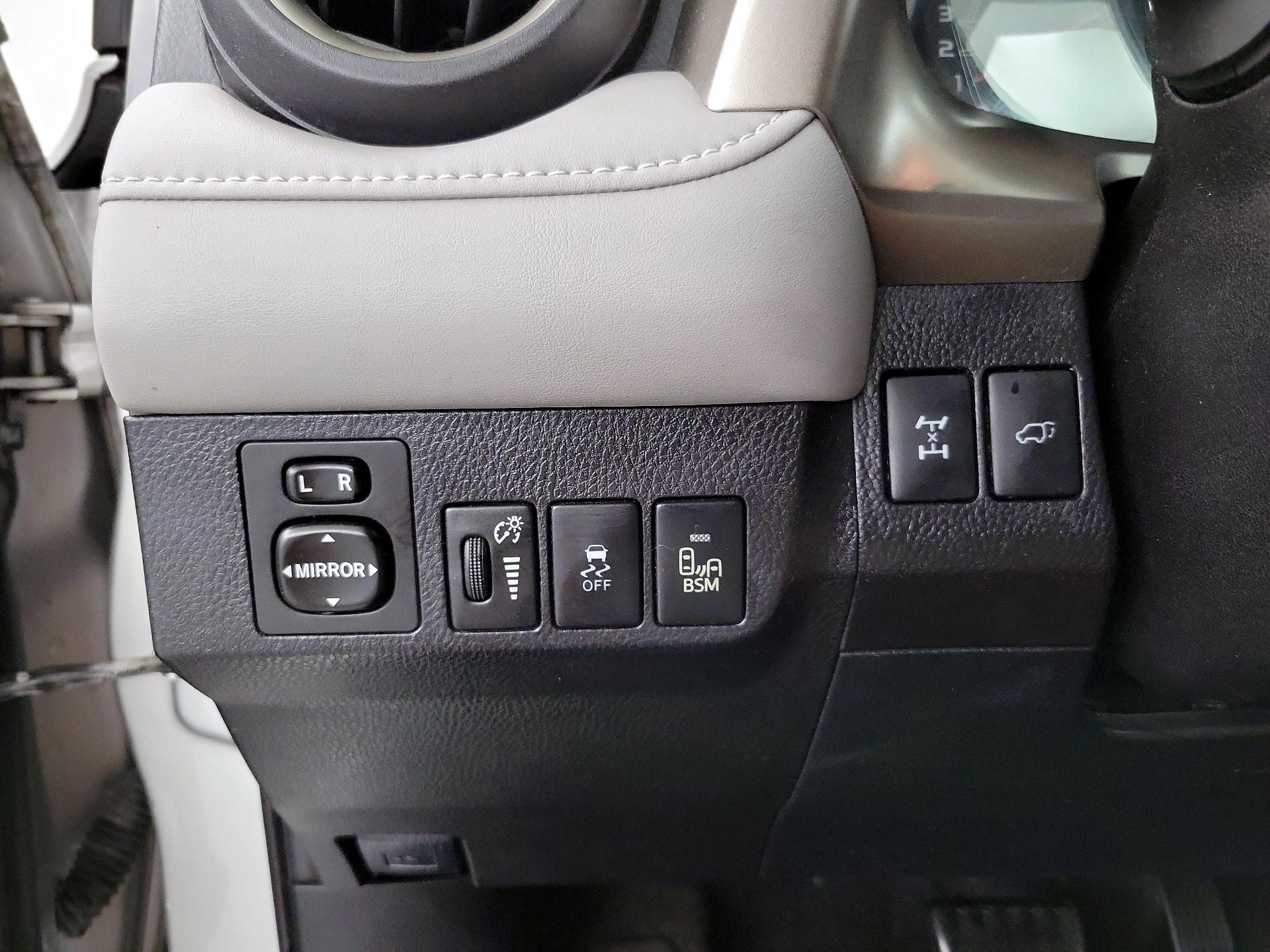 Thumbnail: 2015 Toyota RAV4 - 13