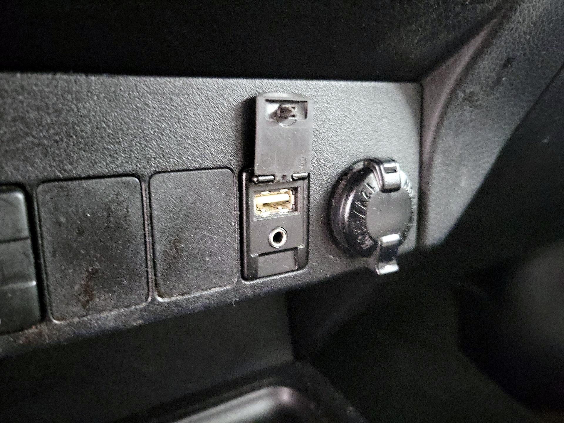 Thumbnail: 2015 Toyota RAV4 - 19