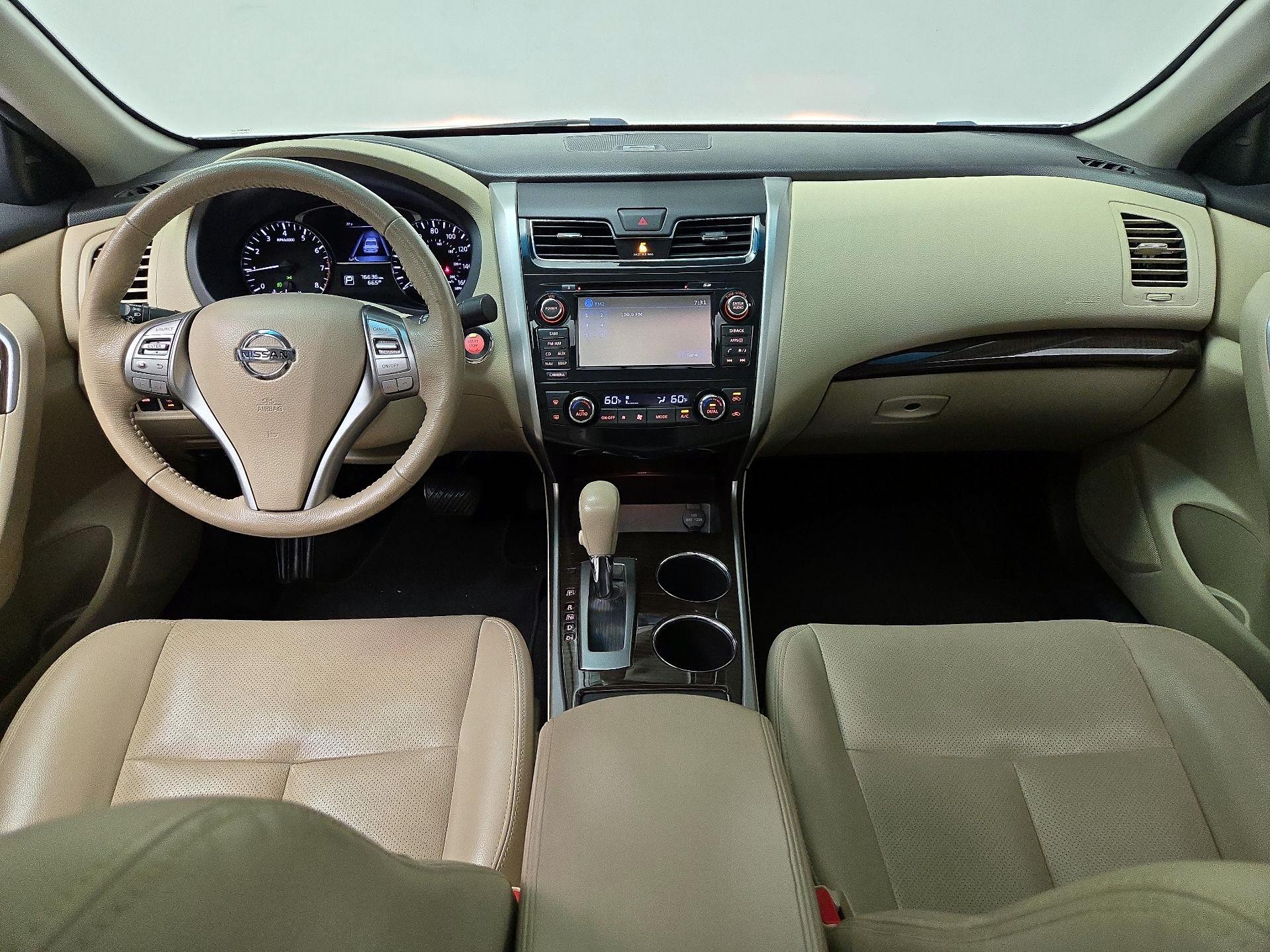 Thumbnail: 2015 Nissan Altima - 9
