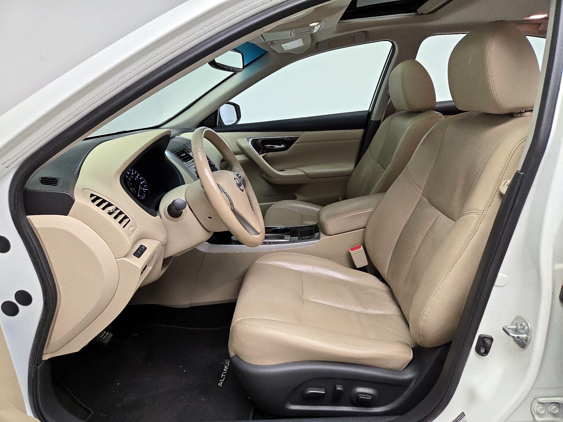 Thumbnail: 2015 Nissan Altima - 11