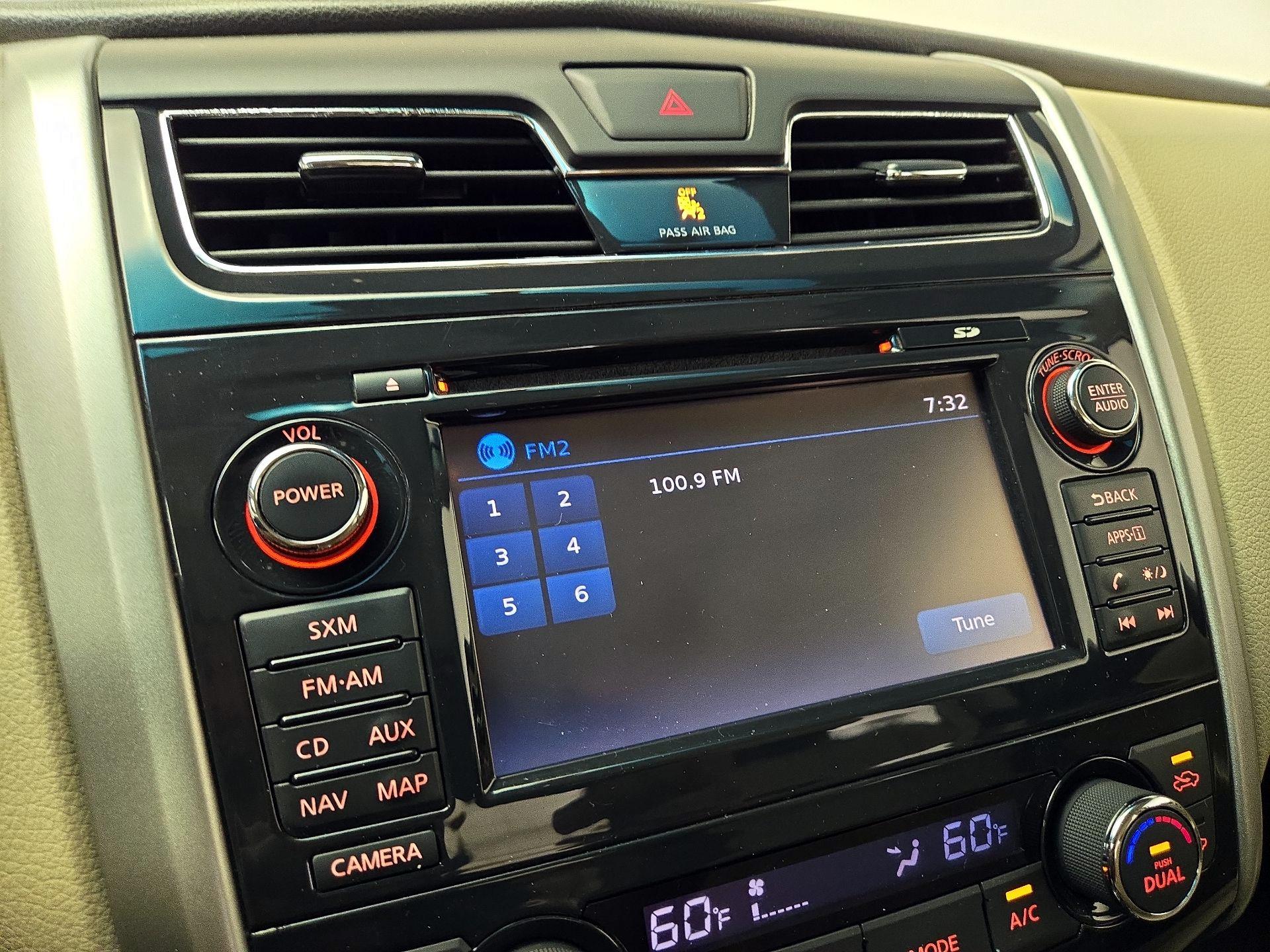 Thumbnail: 2015 Nissan Altima - 16