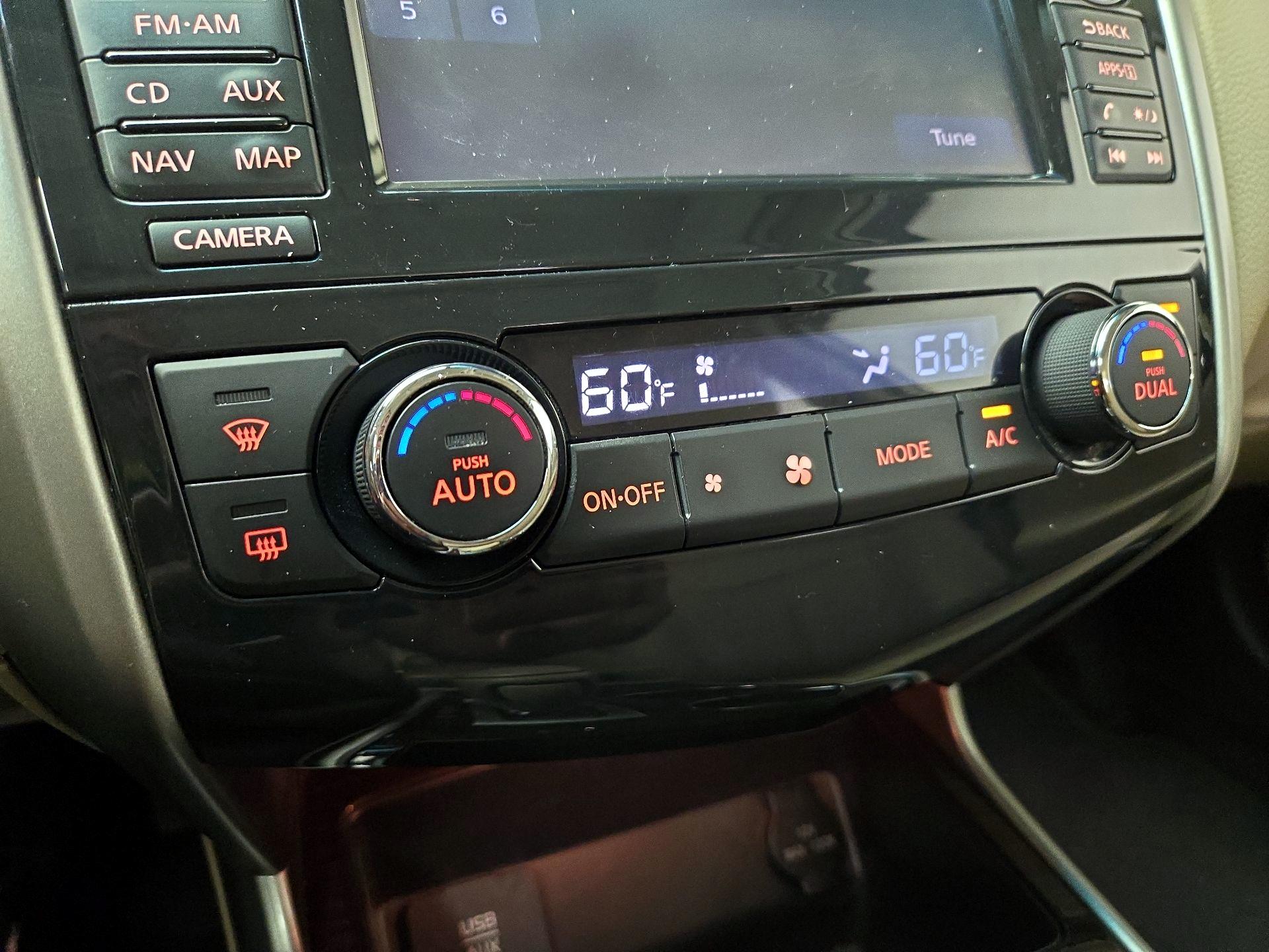Thumbnail: 2015 Nissan Altima - 17