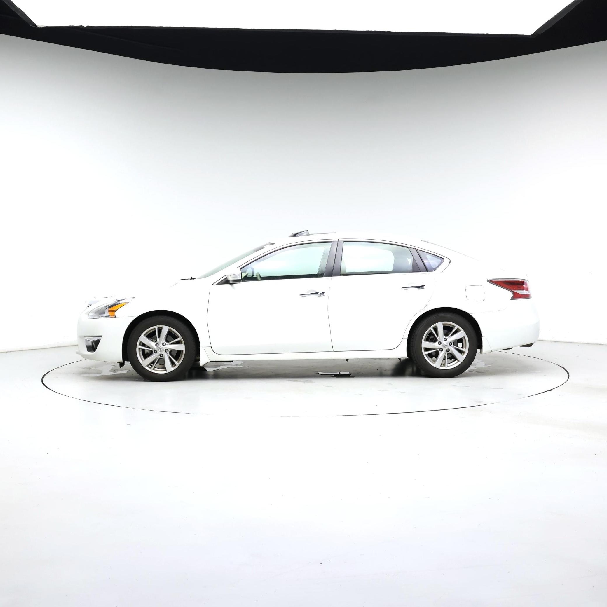 Thumbnail: 2015 Nissan Altima - 3