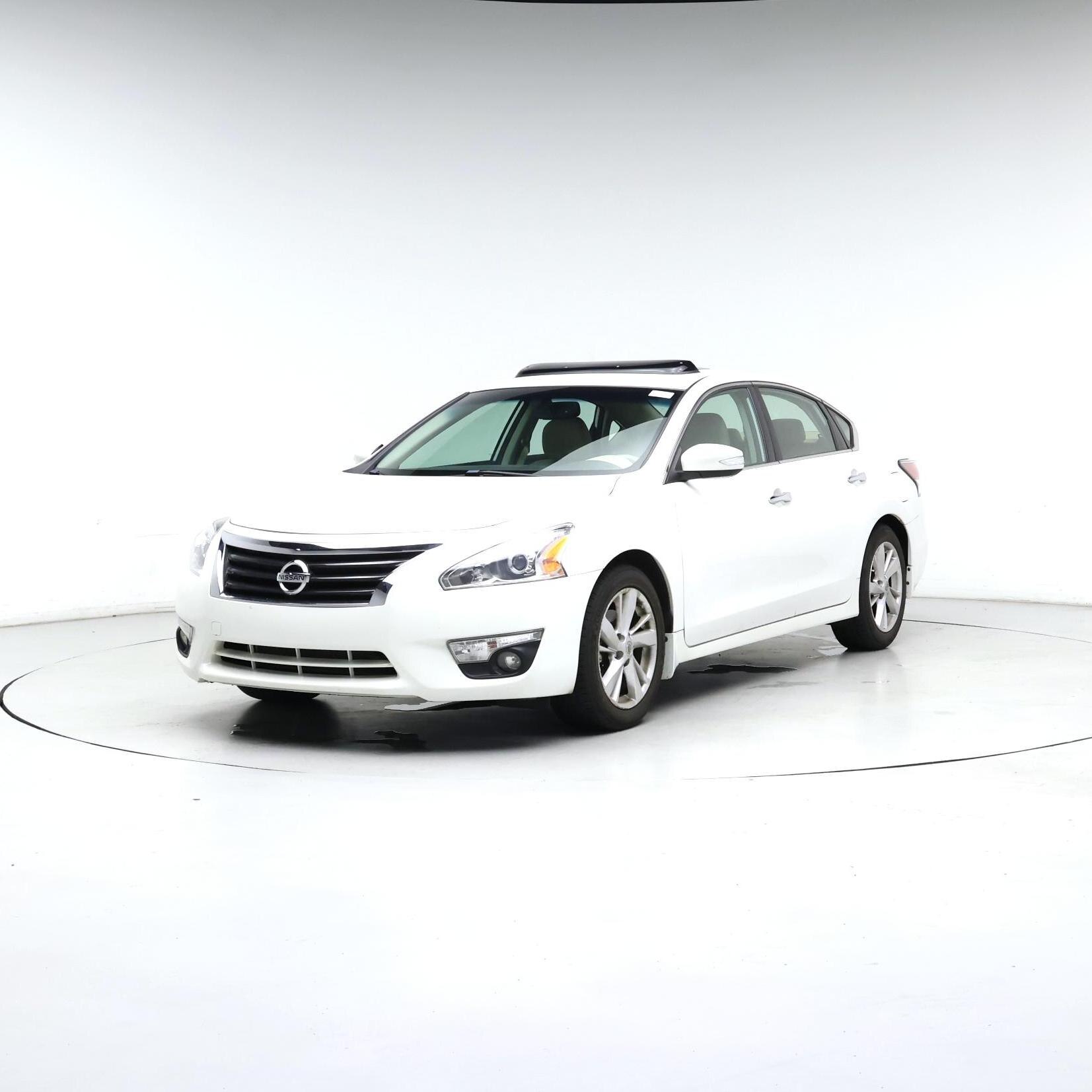 Thumbnail: 2015 Nissan Altima - 4