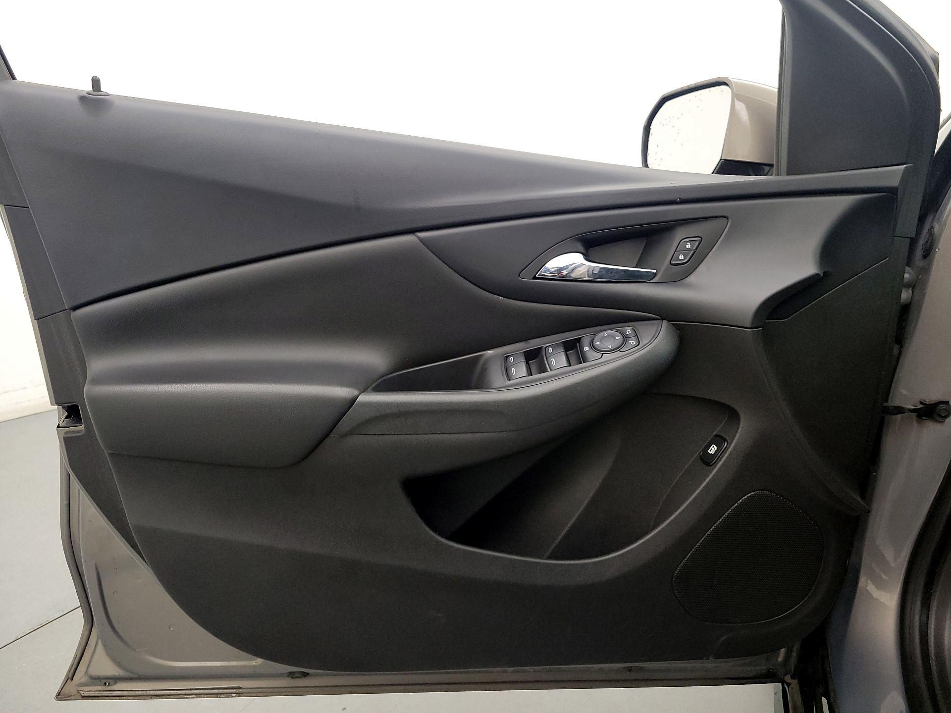 Thumbnail: 2017 Chevrolet Volt - 12