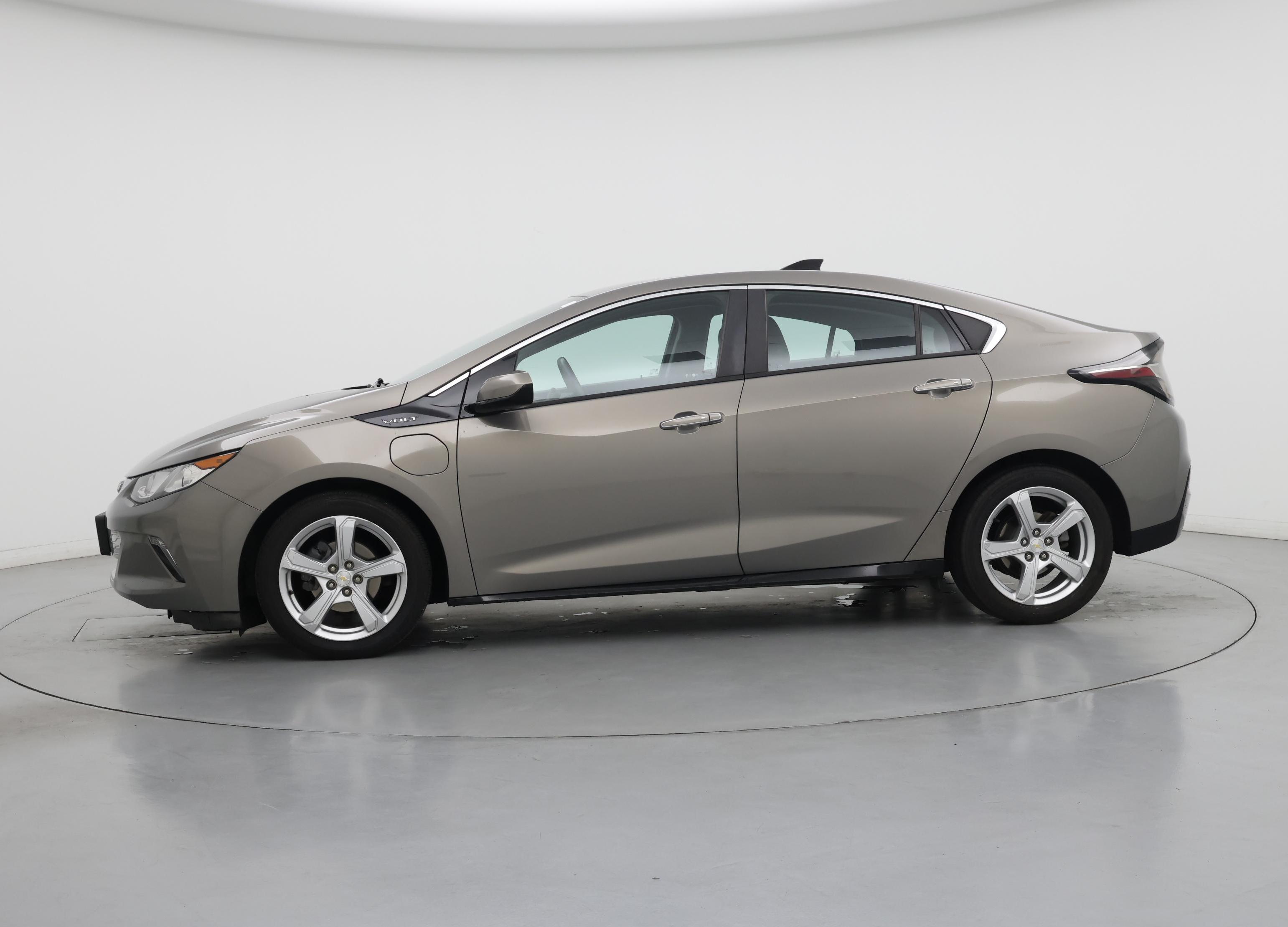 Thumbnail: 2017 Chevrolet Volt - 3