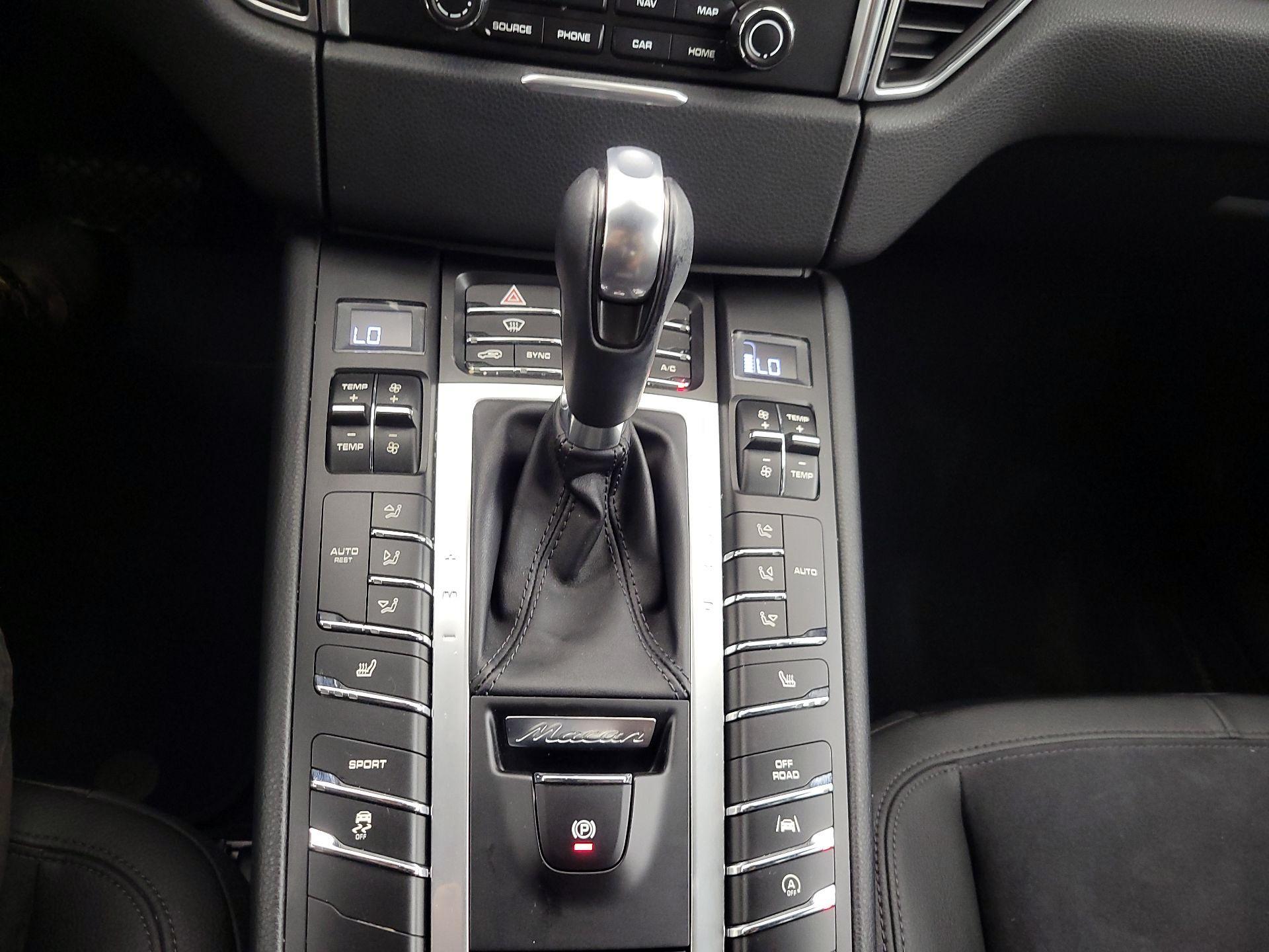 Thumbnail: 2017 Porsche Macan - 18