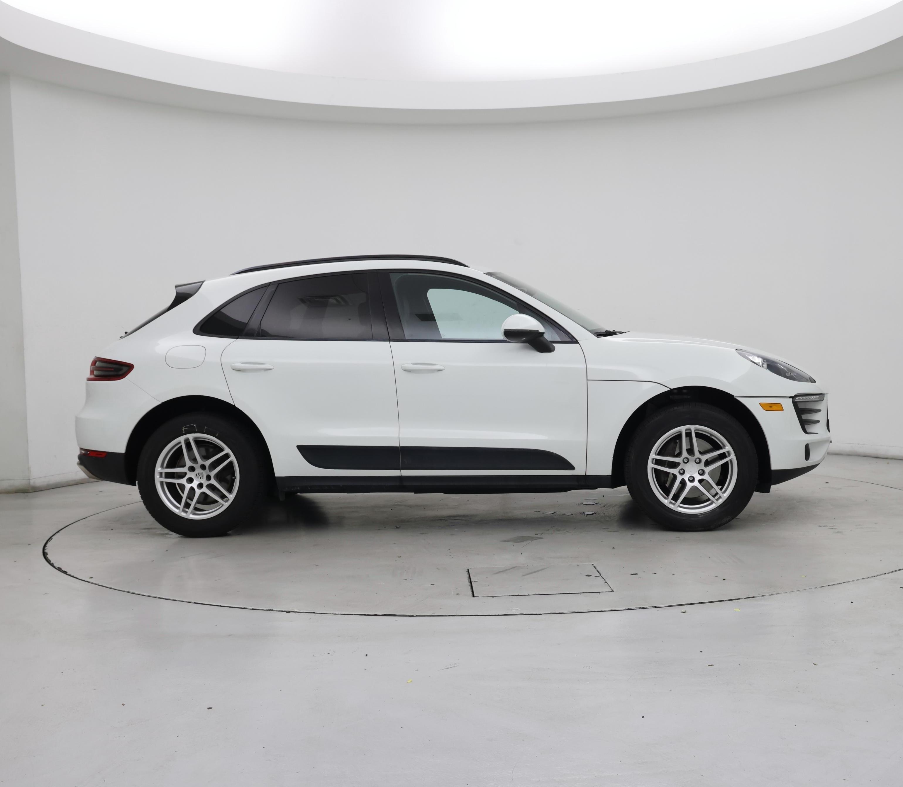 Thumbnail: 2017 Porsche Macan - 7
