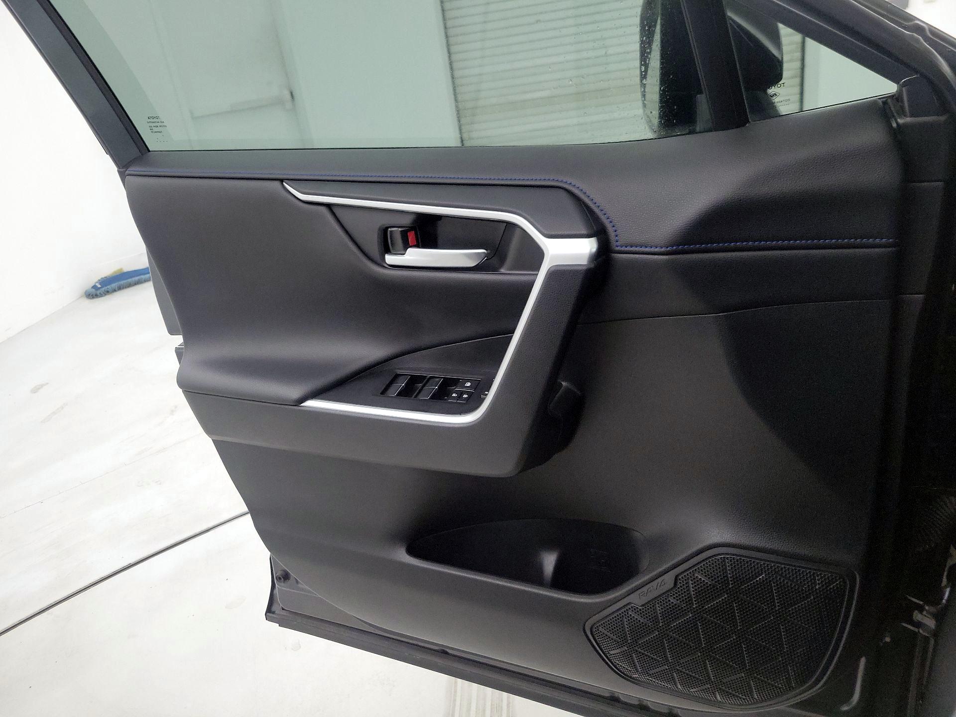 Thumbnail: 2021 Toyota RAV4 - 12